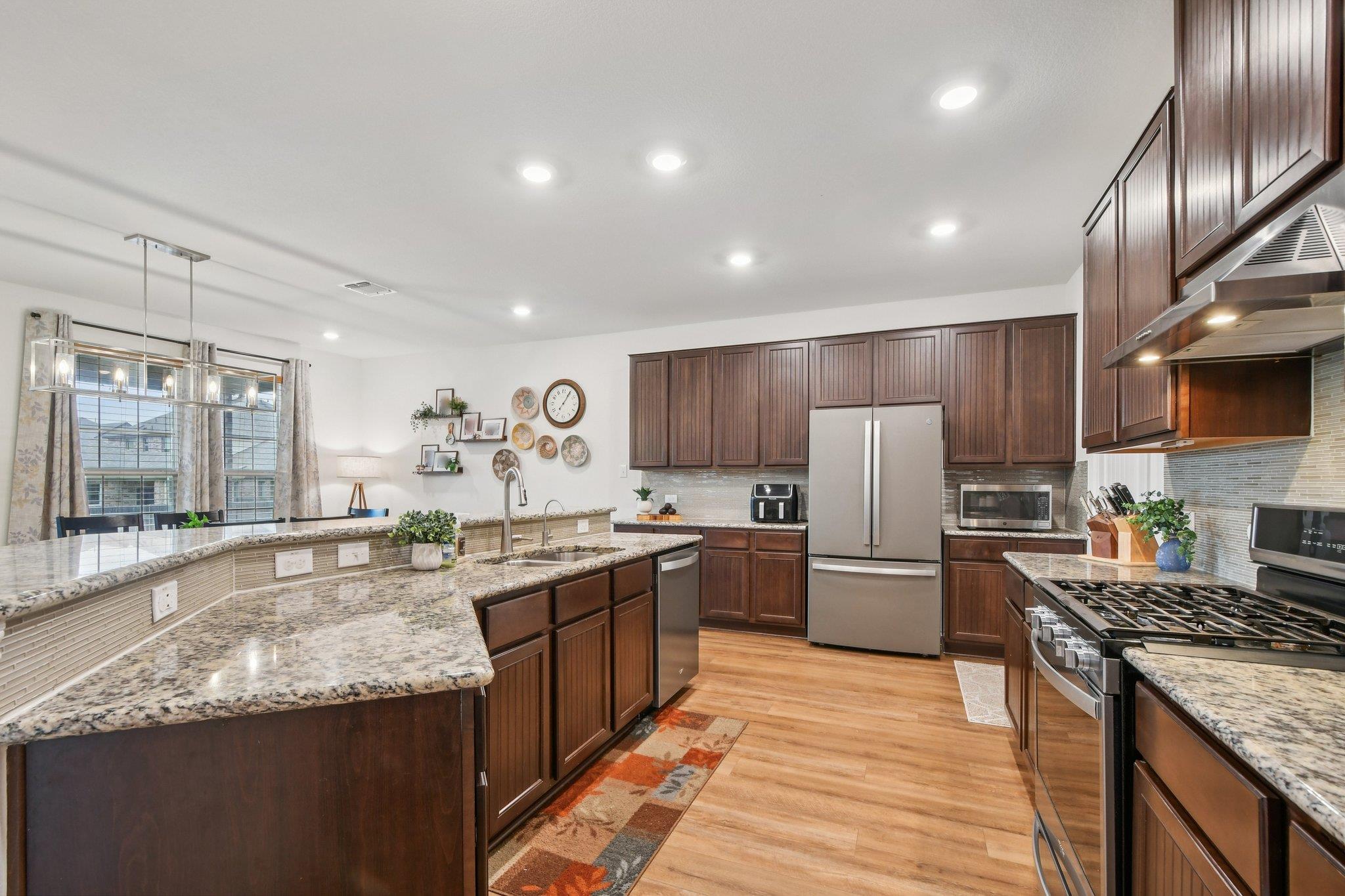 1832 Stinnett Dr, Leander, TX 78641