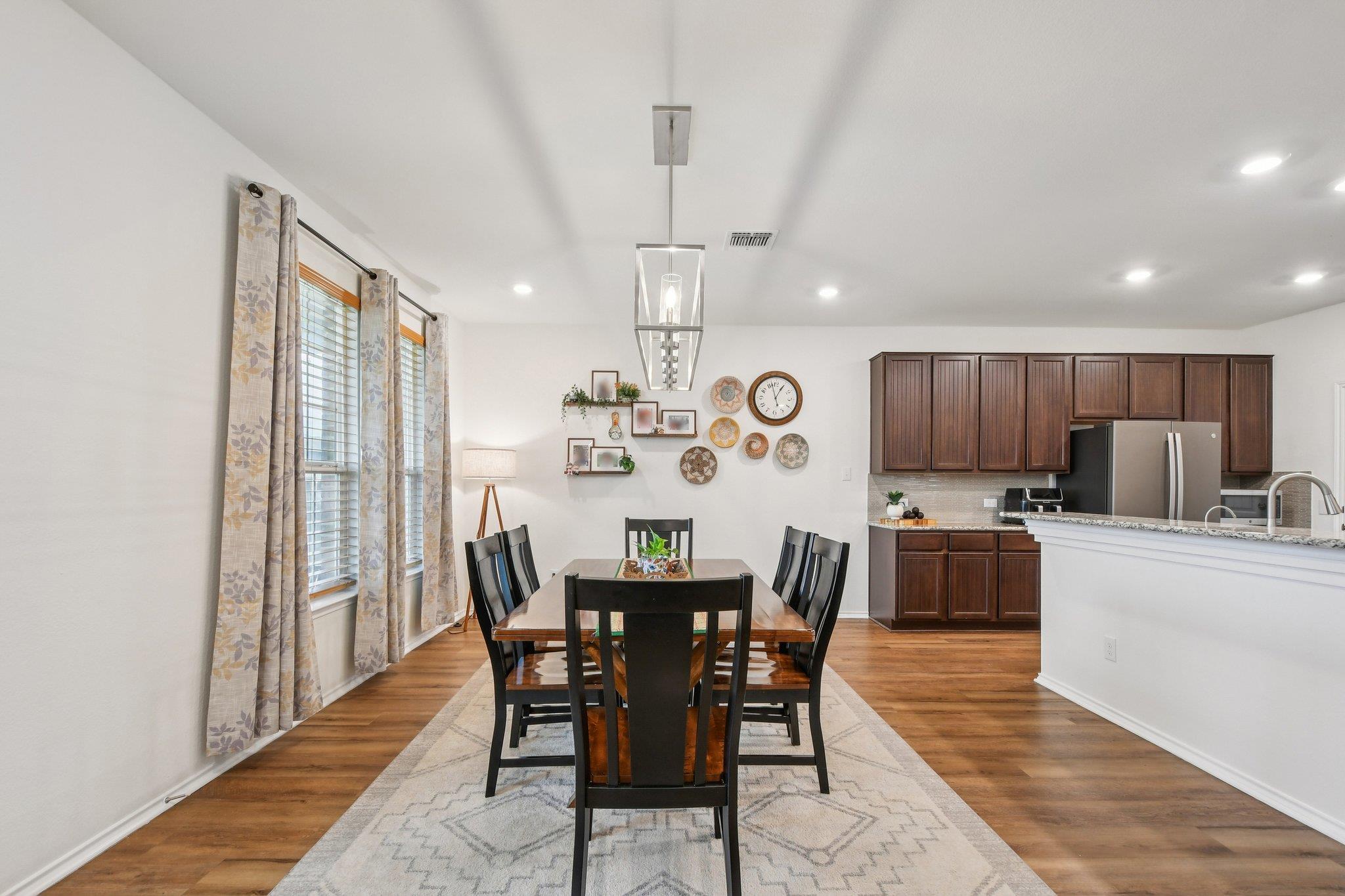 1832 Stinnett Dr, Leander, TX 78641