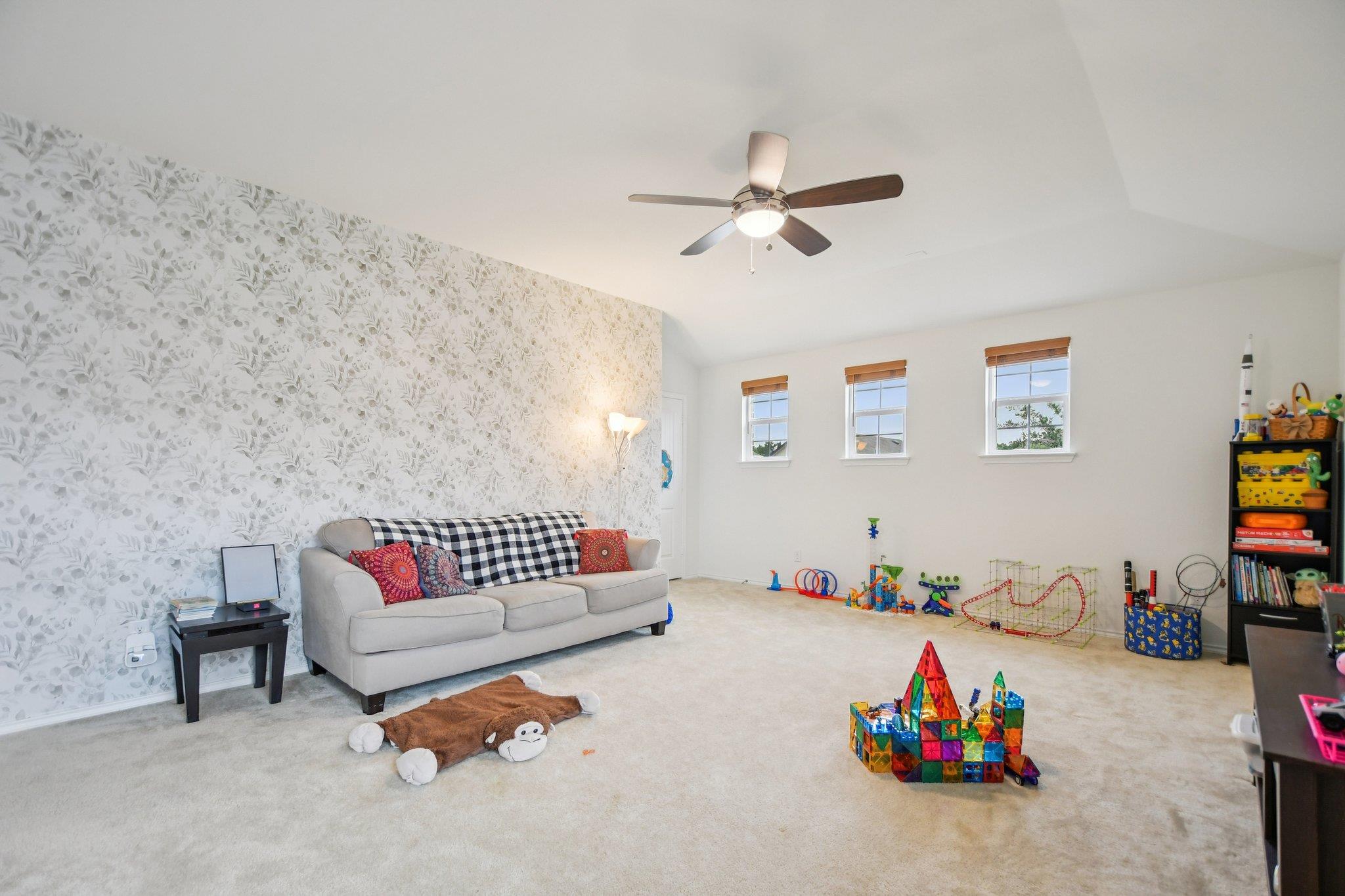 1832 Stinnett Dr, Leander, TX 78641