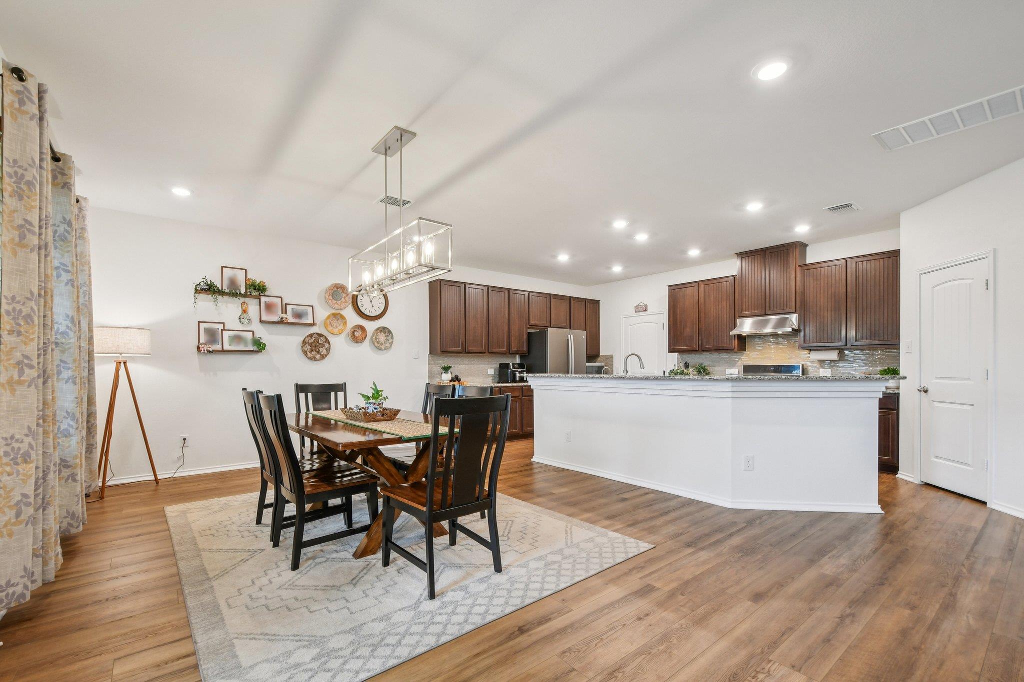 1832 Stinnett Dr, Leander, TX 78641