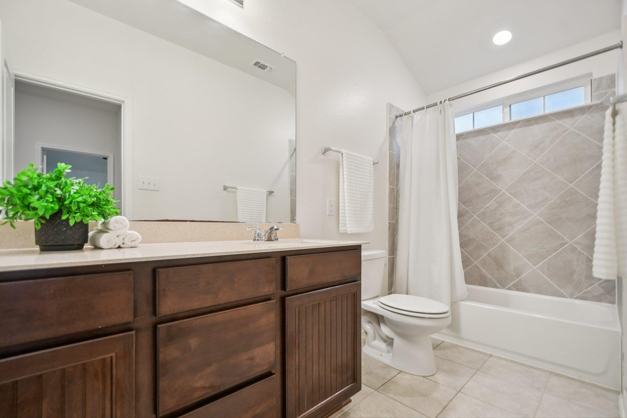 1832 Stinnett Dr, Leander, TX 78641