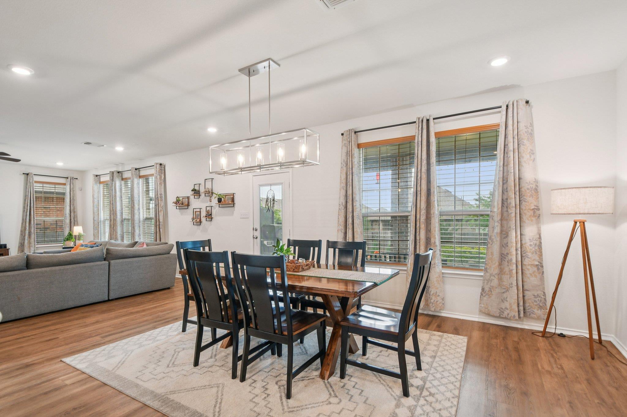 1832 Stinnett Dr, Leander, TX 78641