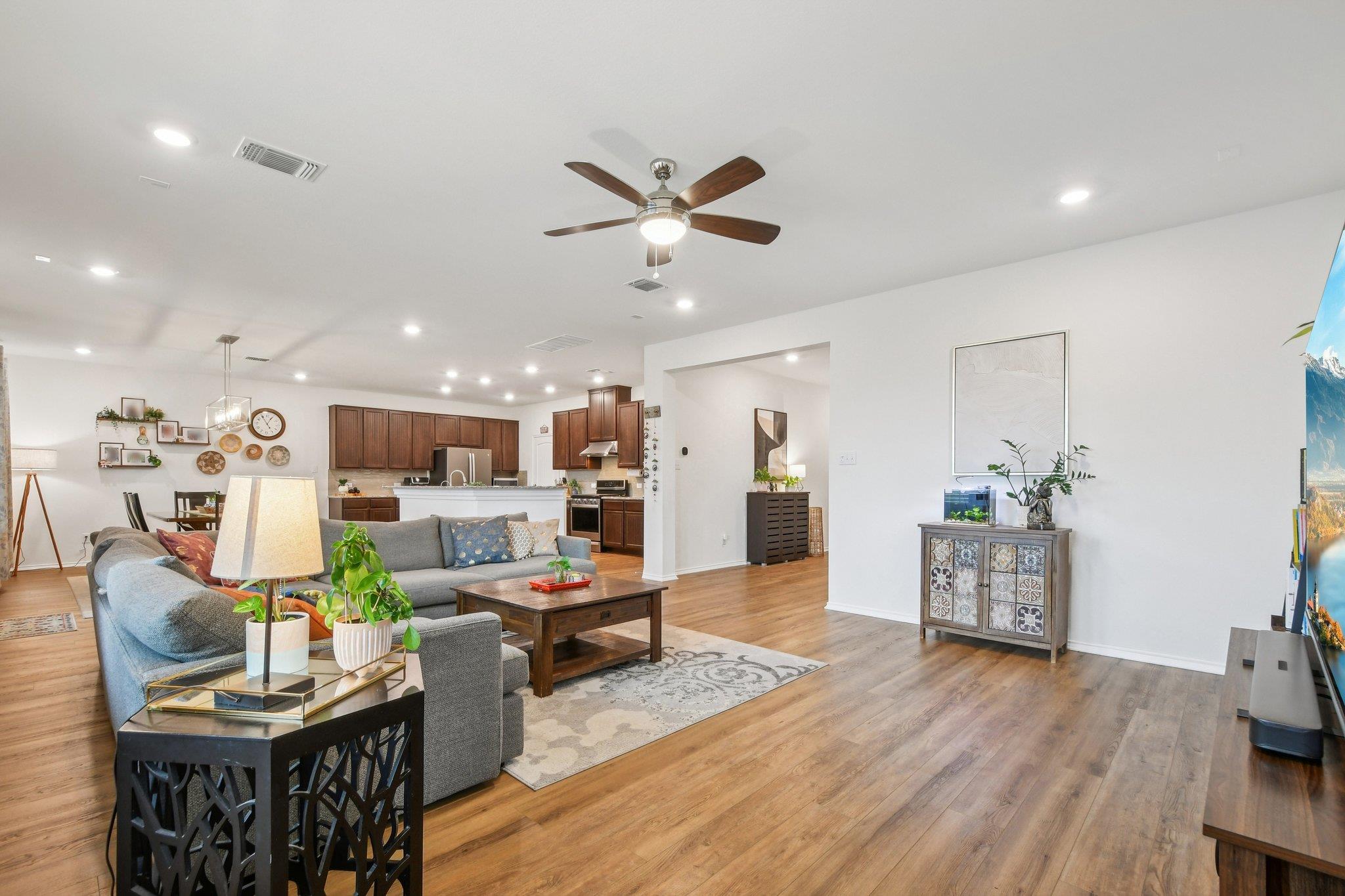 1832 Stinnett Dr, Leander, TX 78641