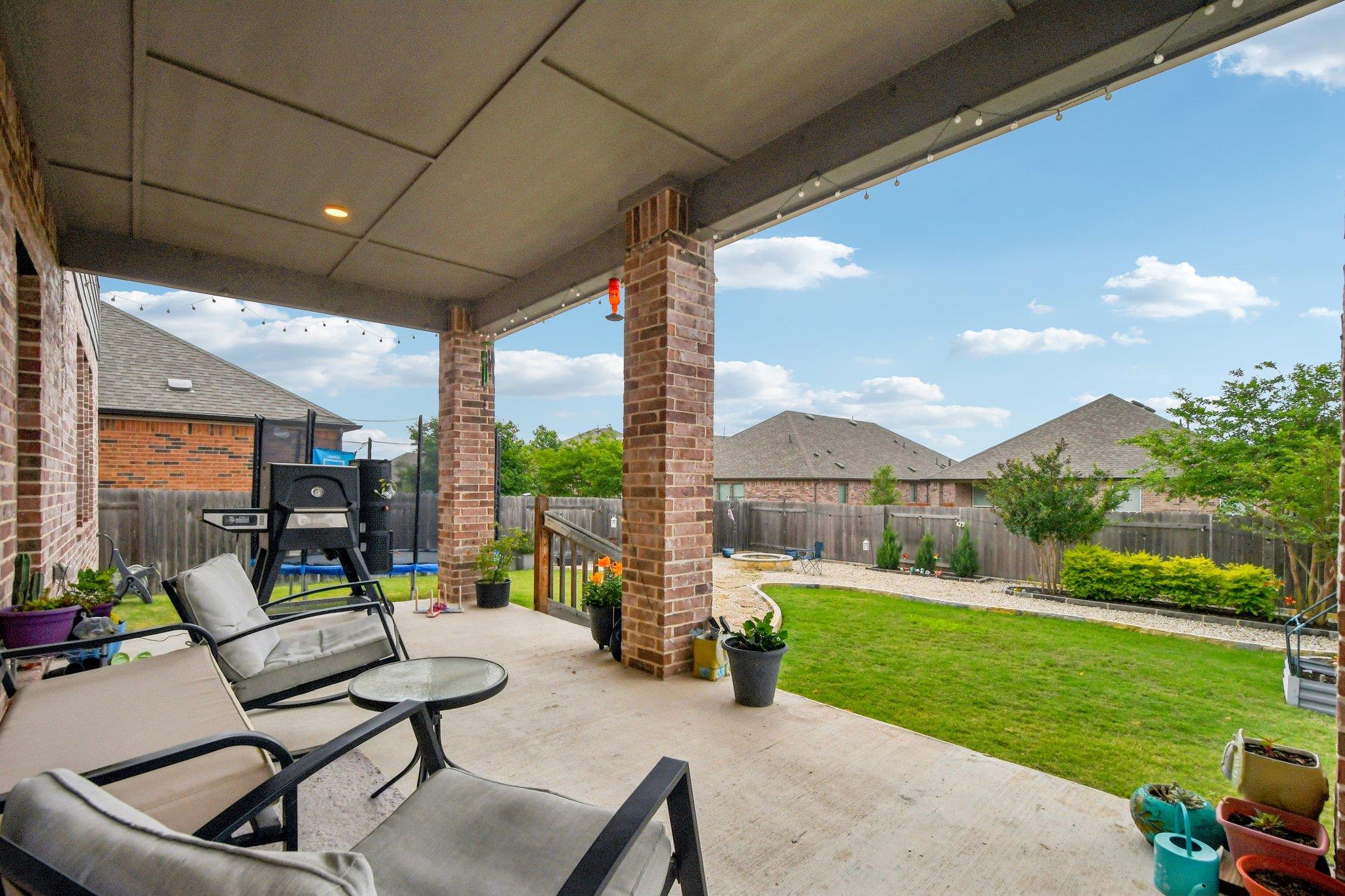 1832 Stinnett Dr, Leander, TX 78641