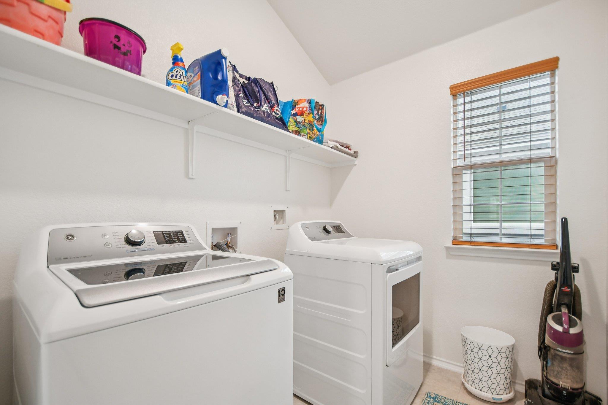 1832 Stinnett Dr, Leander, TX 78641