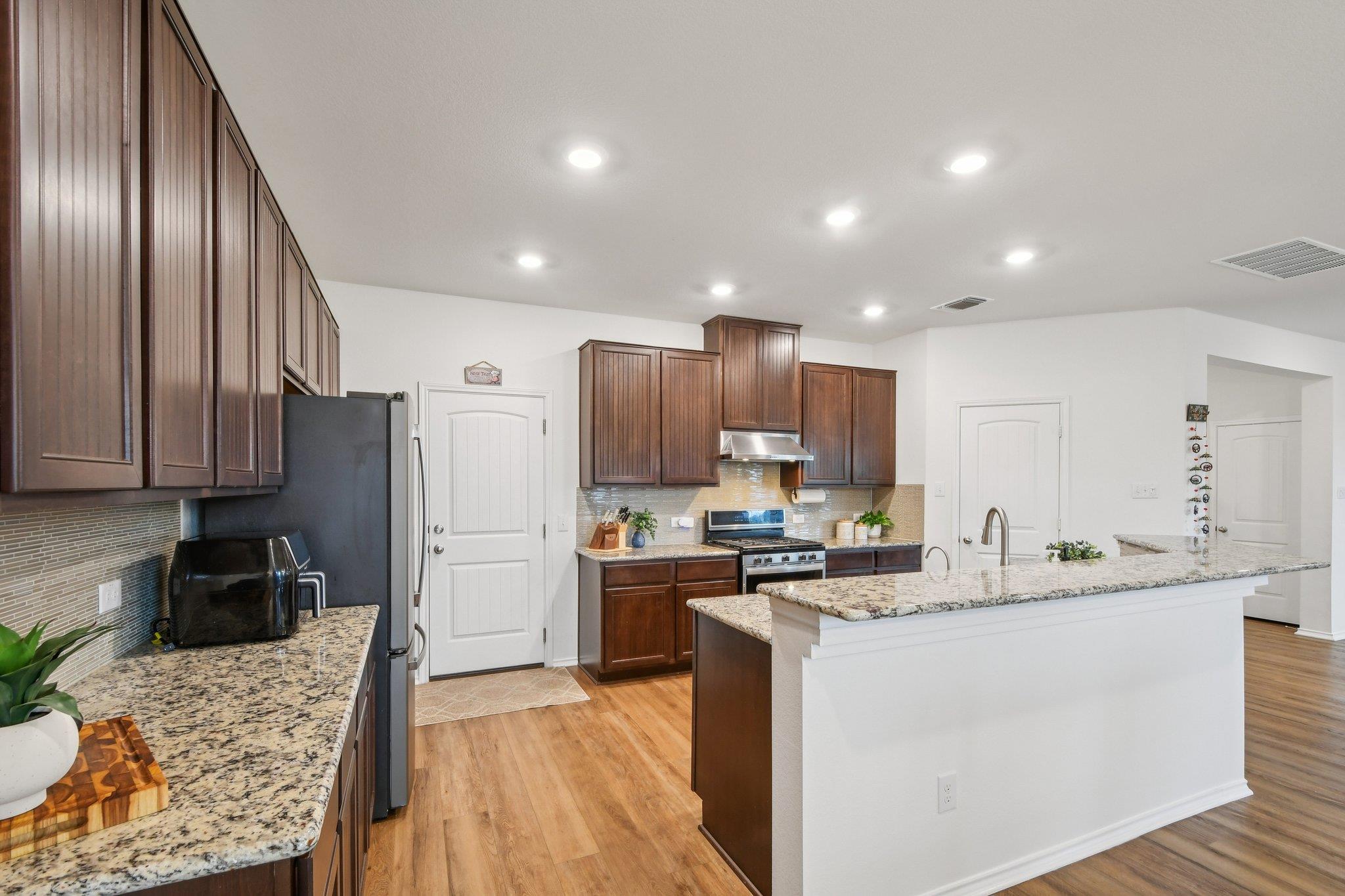 1832 Stinnett Dr, Leander, TX 78641