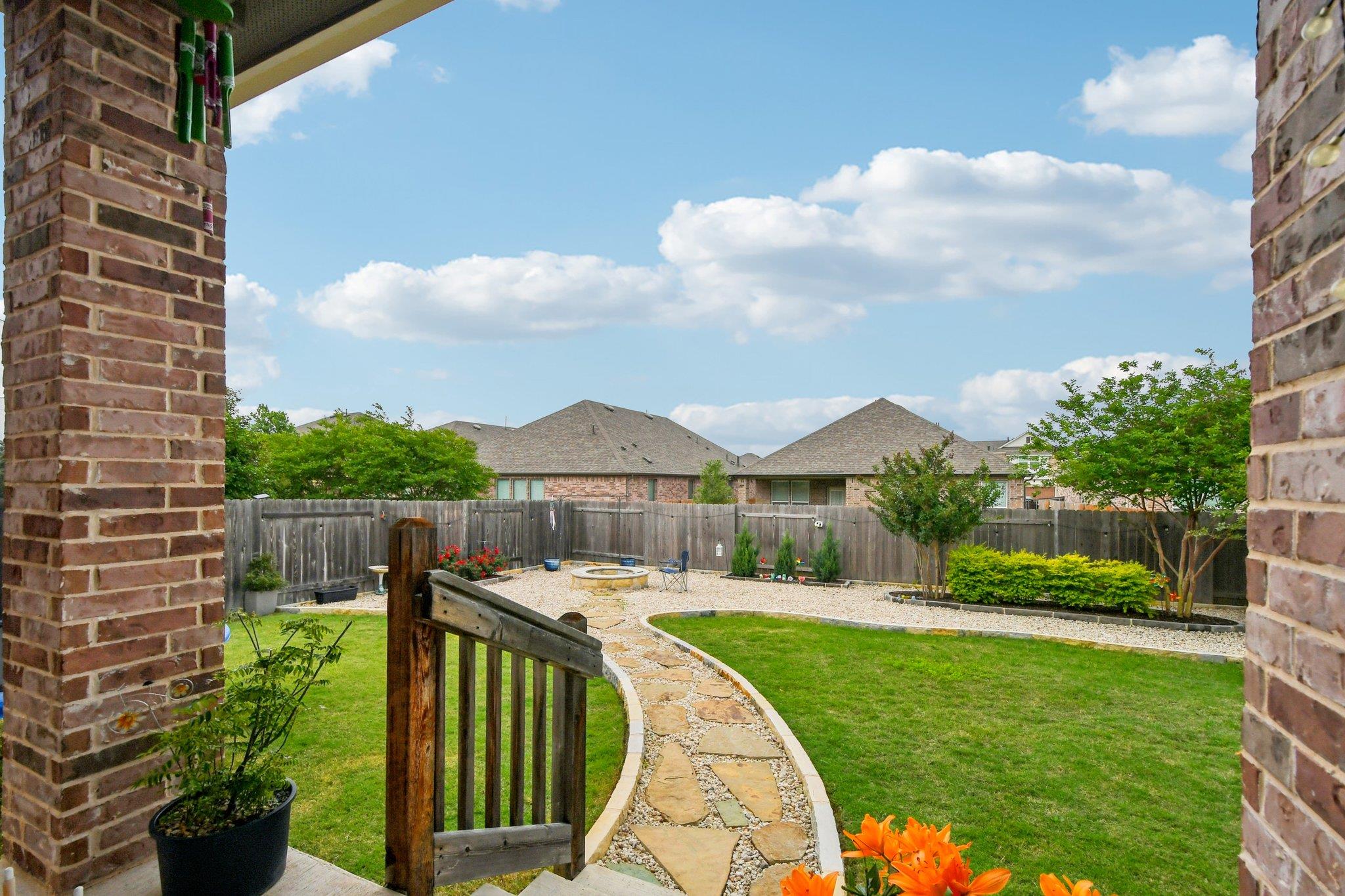 1832 Stinnett Dr, Leander, TX 78641