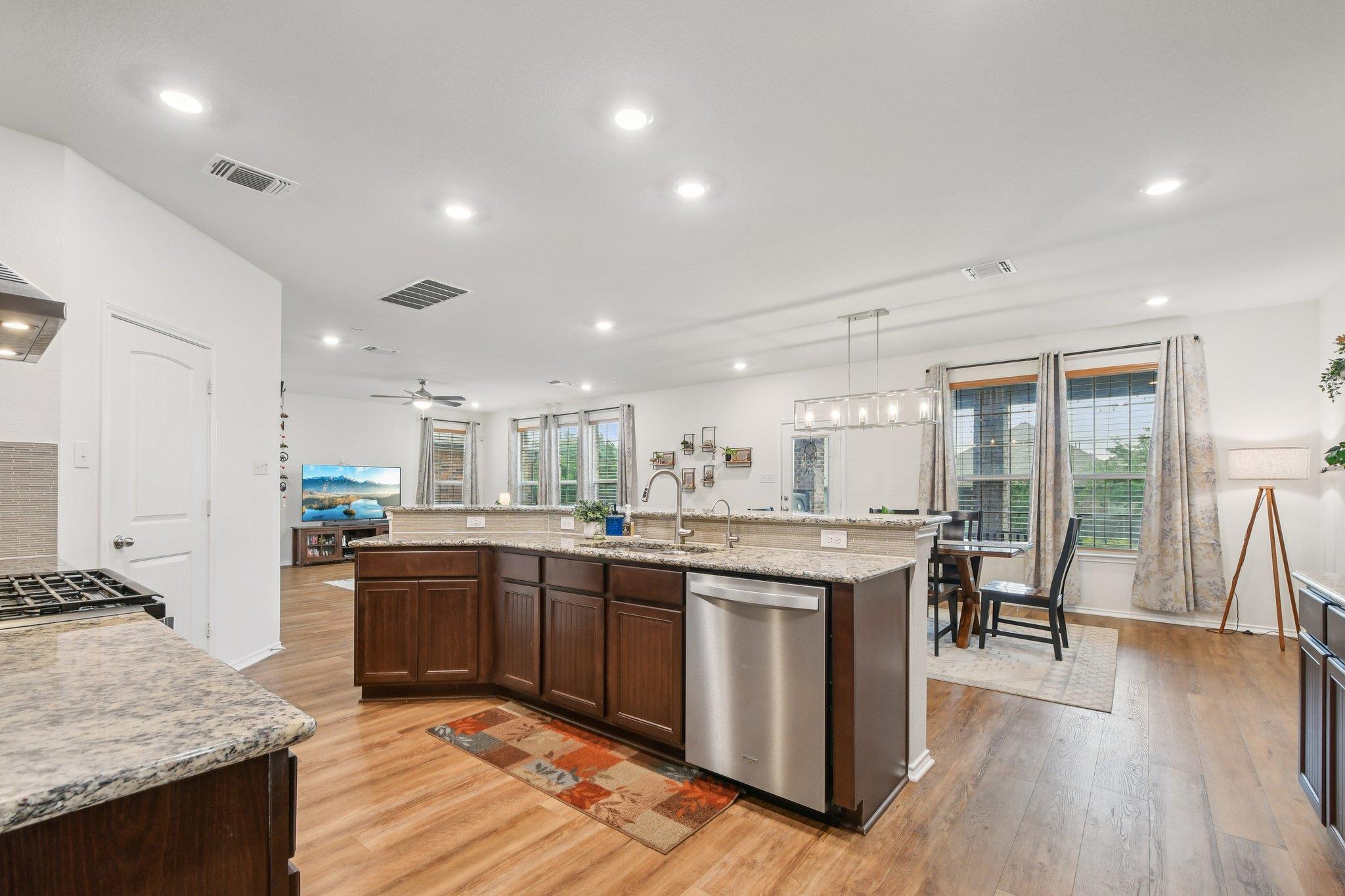 1832 Stinnett Dr, Leander, TX 78641