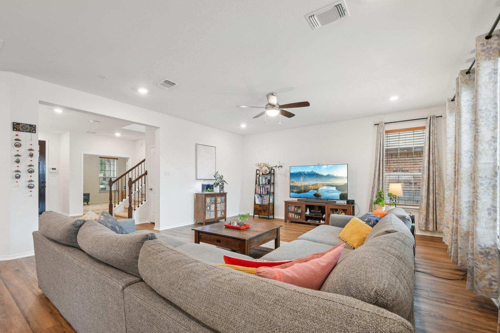 1832 Stinnett Dr, Leander, TX 78641