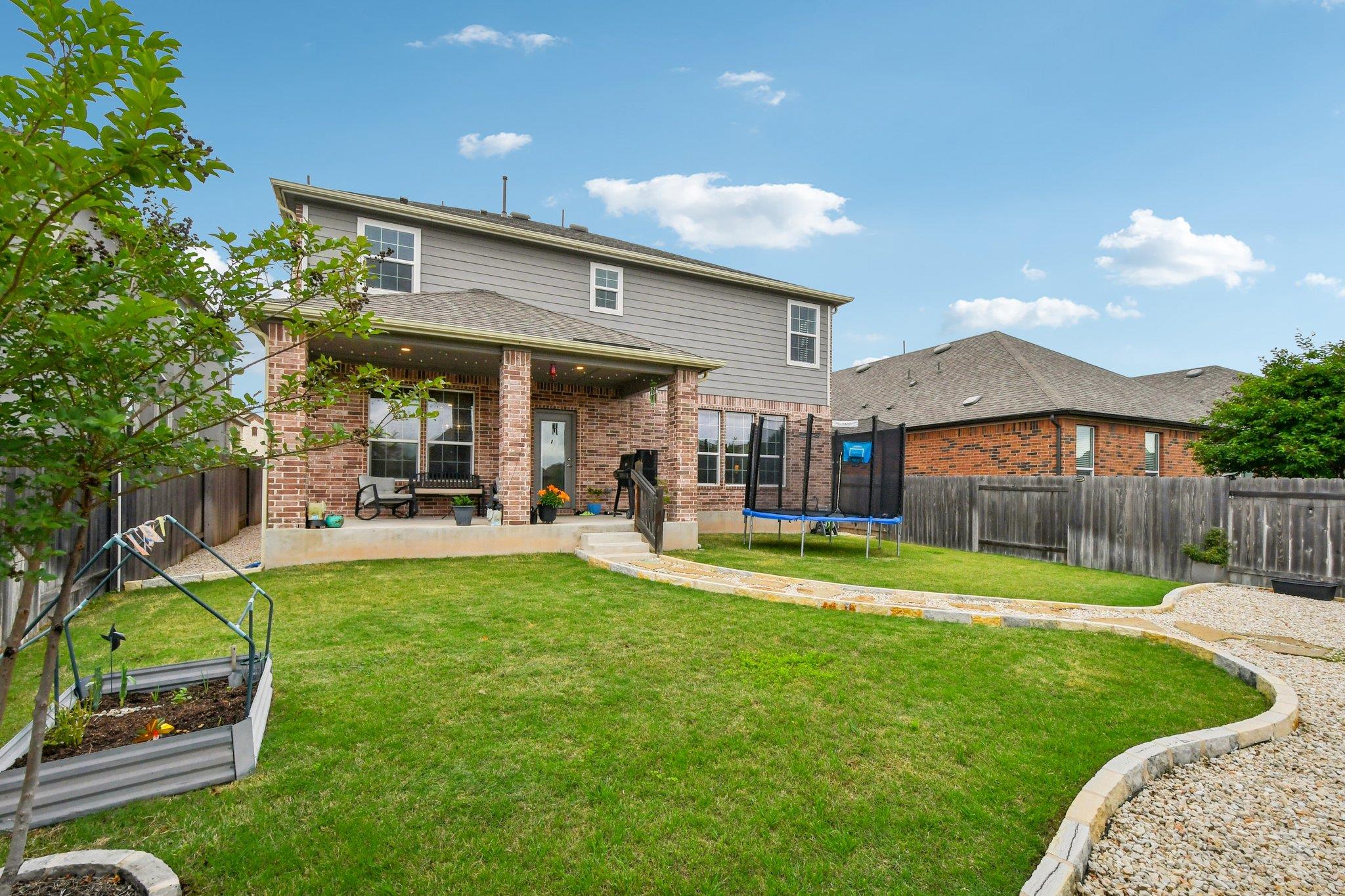 1832 Stinnett Dr, Leander, TX 78641