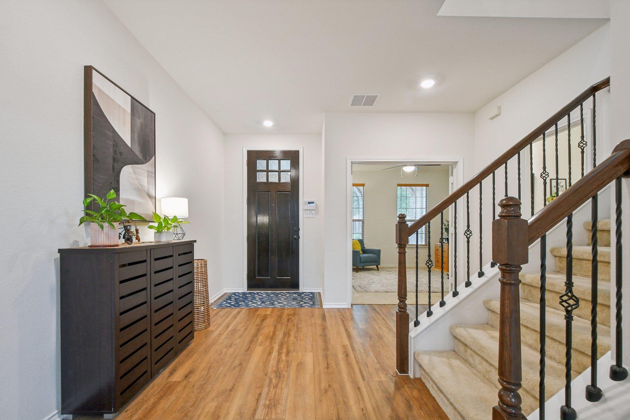 1832 Stinnett Dr, Leander, TX 78641