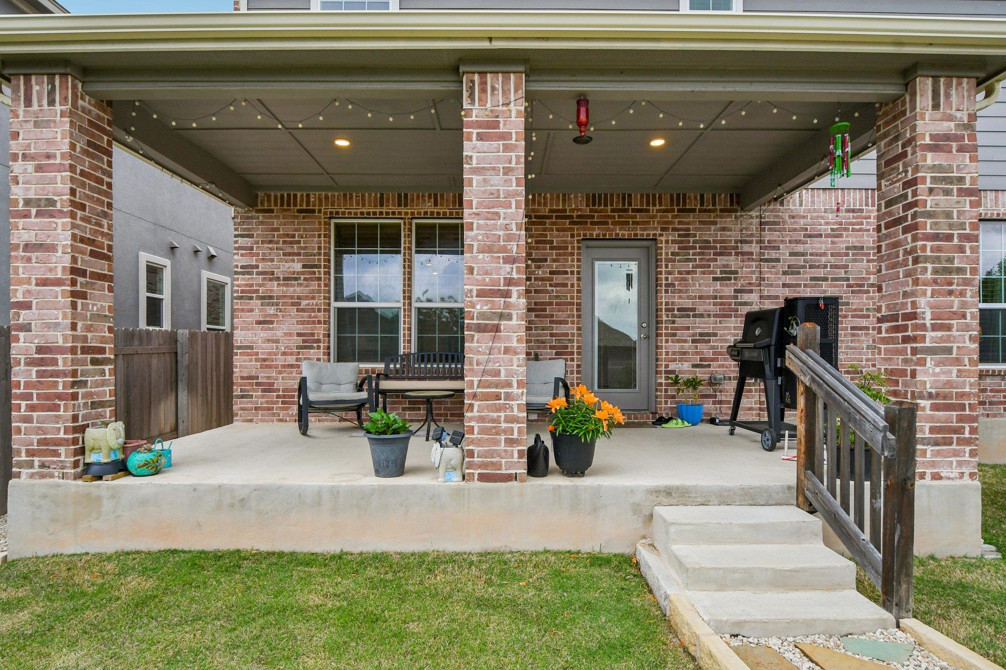 1832 Stinnett Dr, Leander, TX 78641