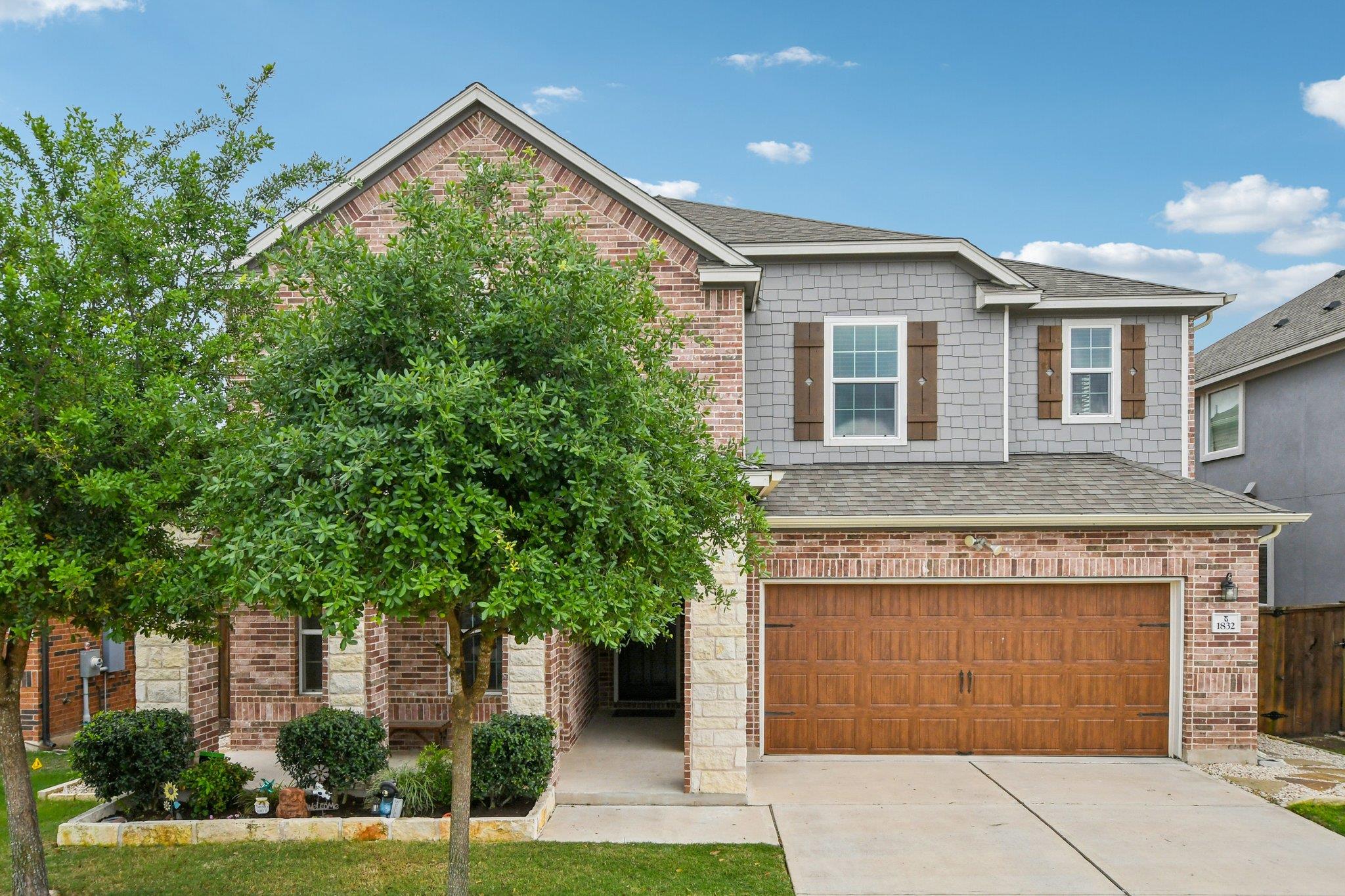 1832 Stinnett Dr, Leander, TX 78641