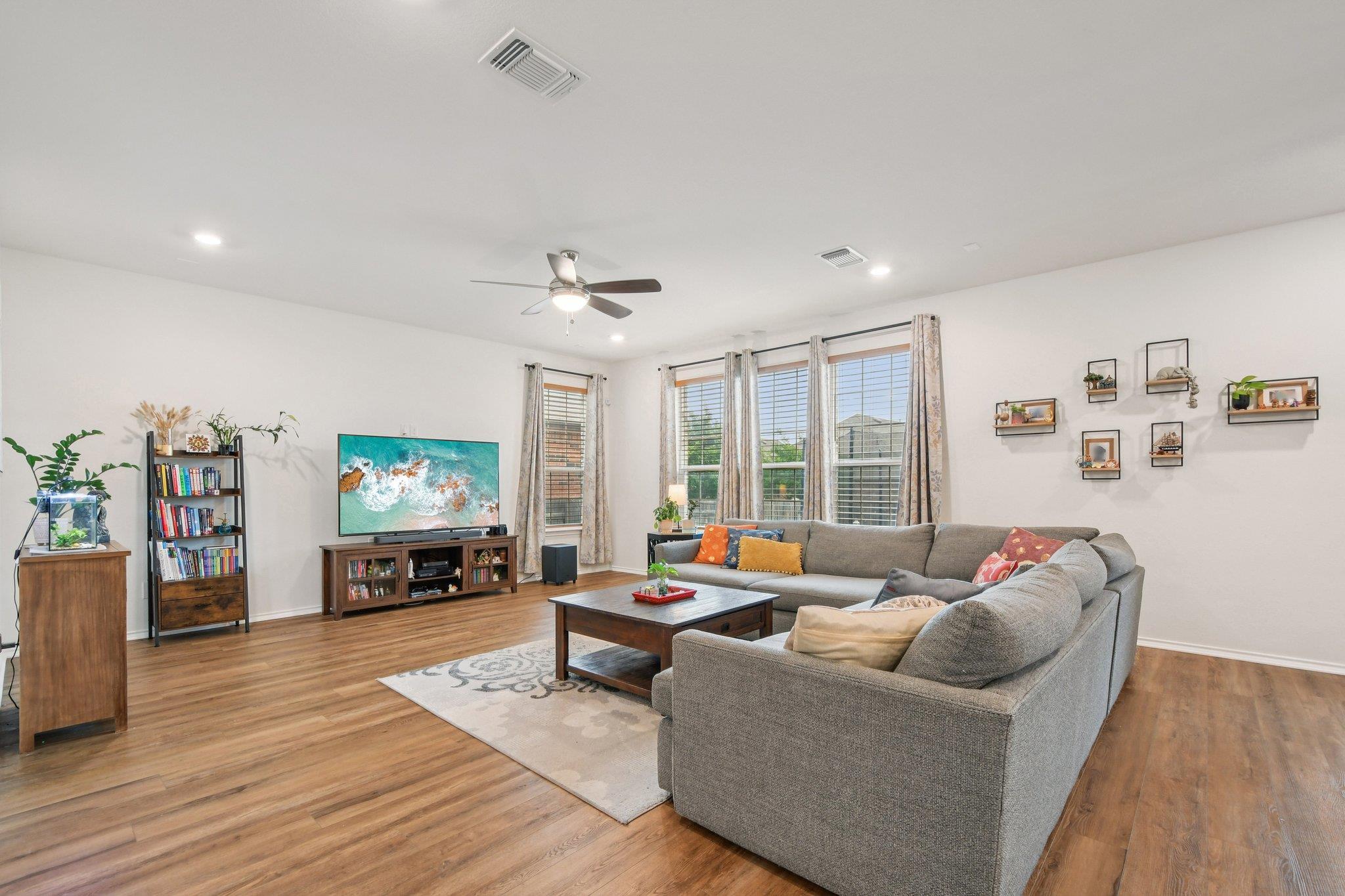 1832 Stinnett Dr, Leander, TX 78641