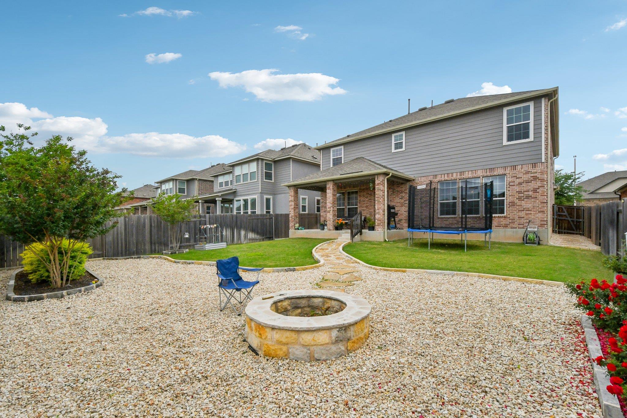 1832 Stinnett Dr, Leander, TX 78641