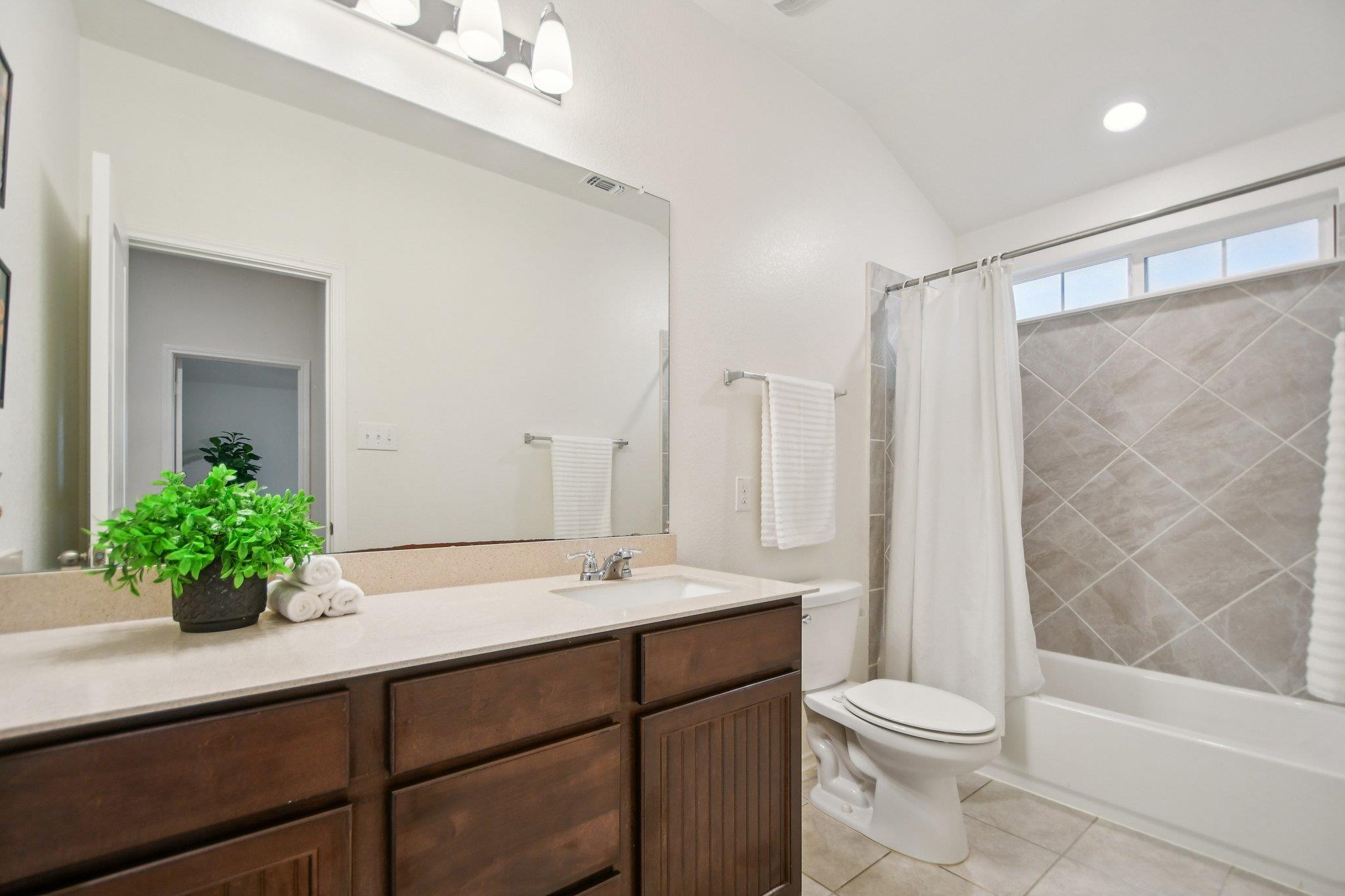 1832 Stinnett Dr, Leander, TX 78641