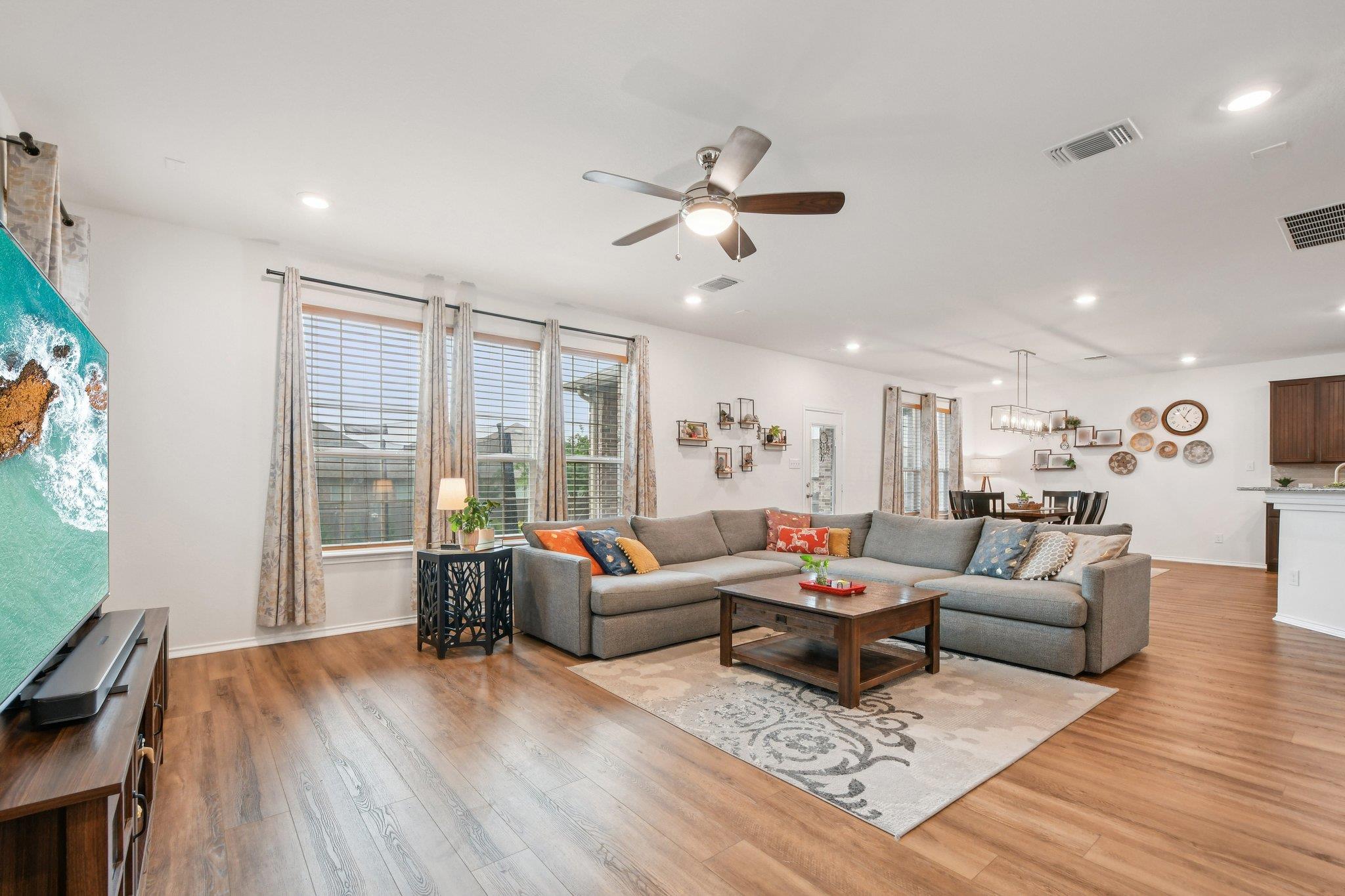 1832 Stinnett Dr, Leander, TX 78641