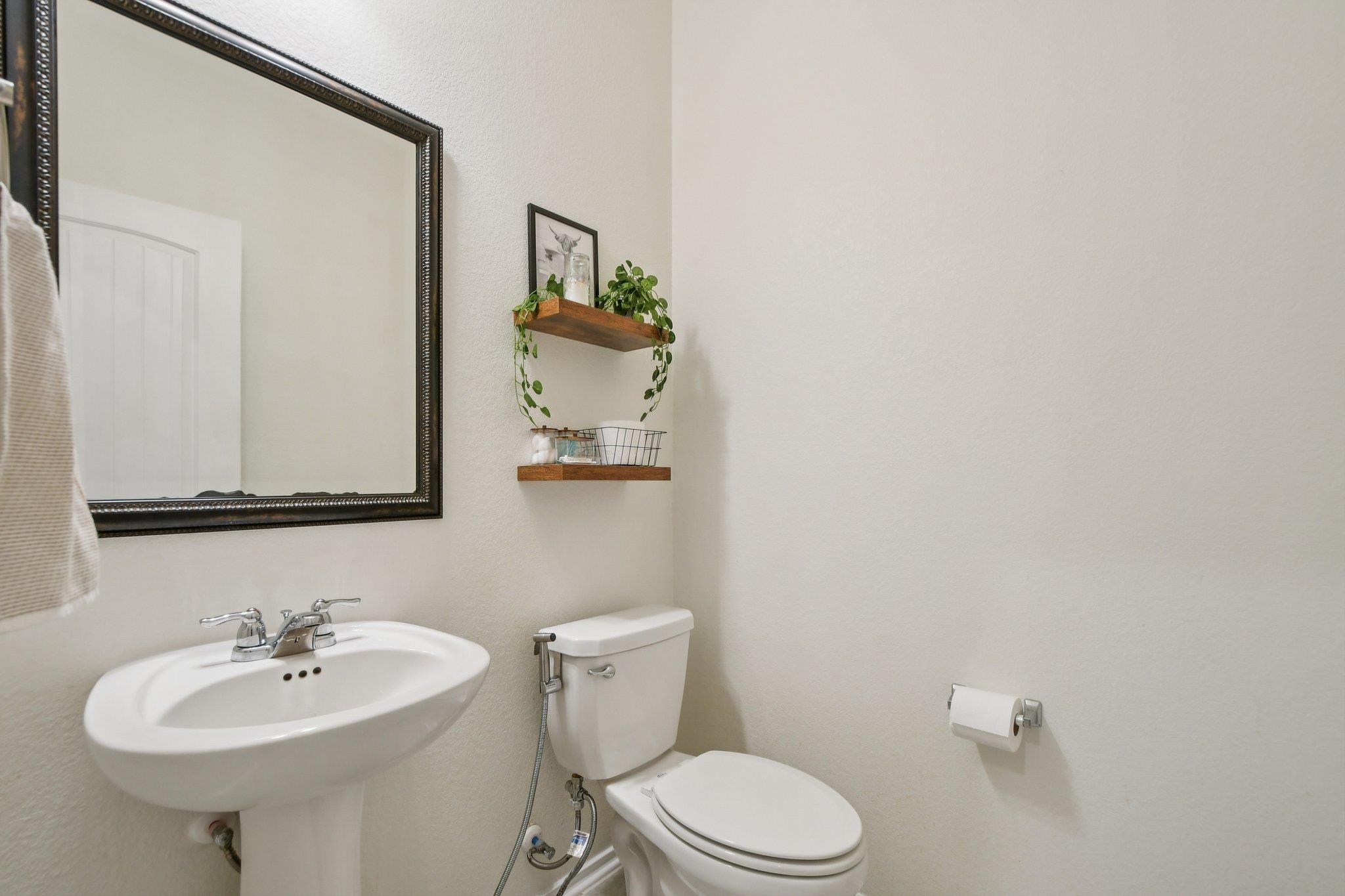 1832 Stinnett Dr, Leander, TX 78641