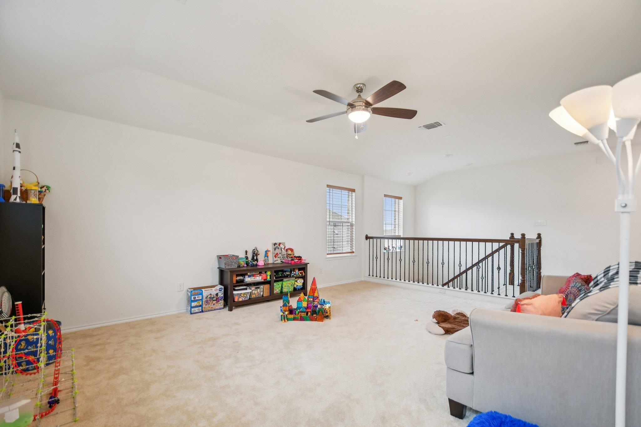 1832 Stinnett Dr, Leander, TX 78641