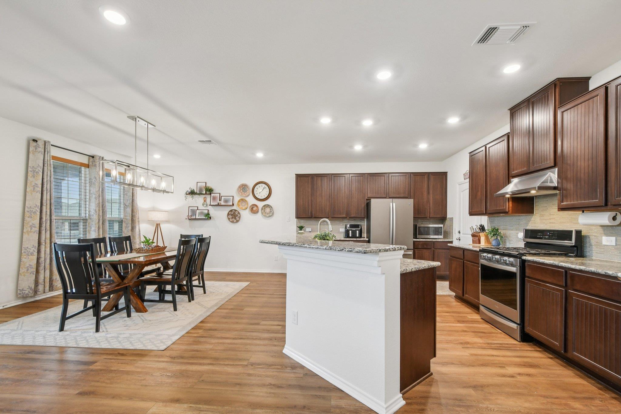 1832 Stinnett Dr, Leander, TX 78641