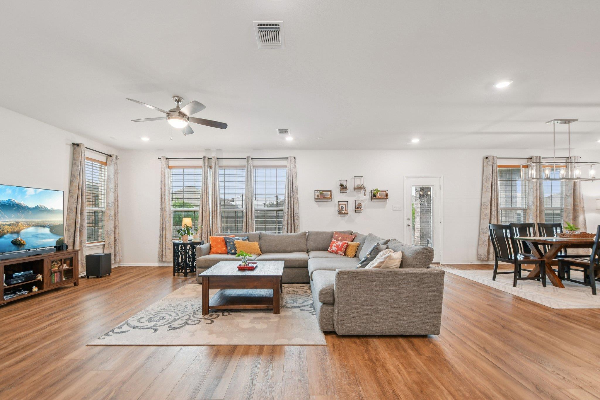 1832 Stinnett Dr, Leander, TX 78641