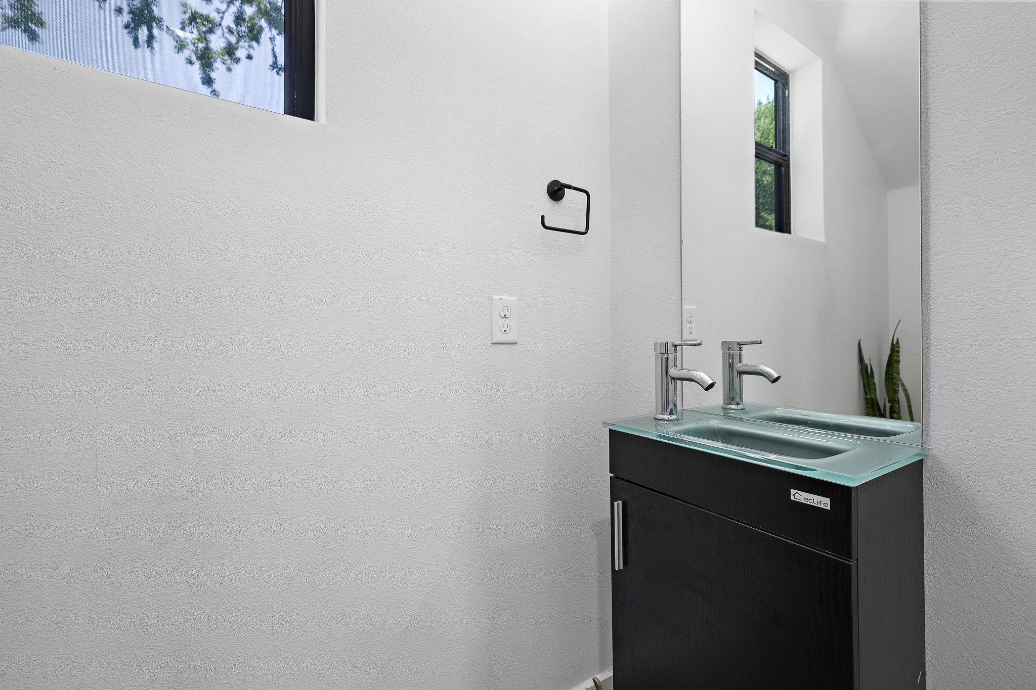 408 W Odell St # 2, Austin, TX 78752