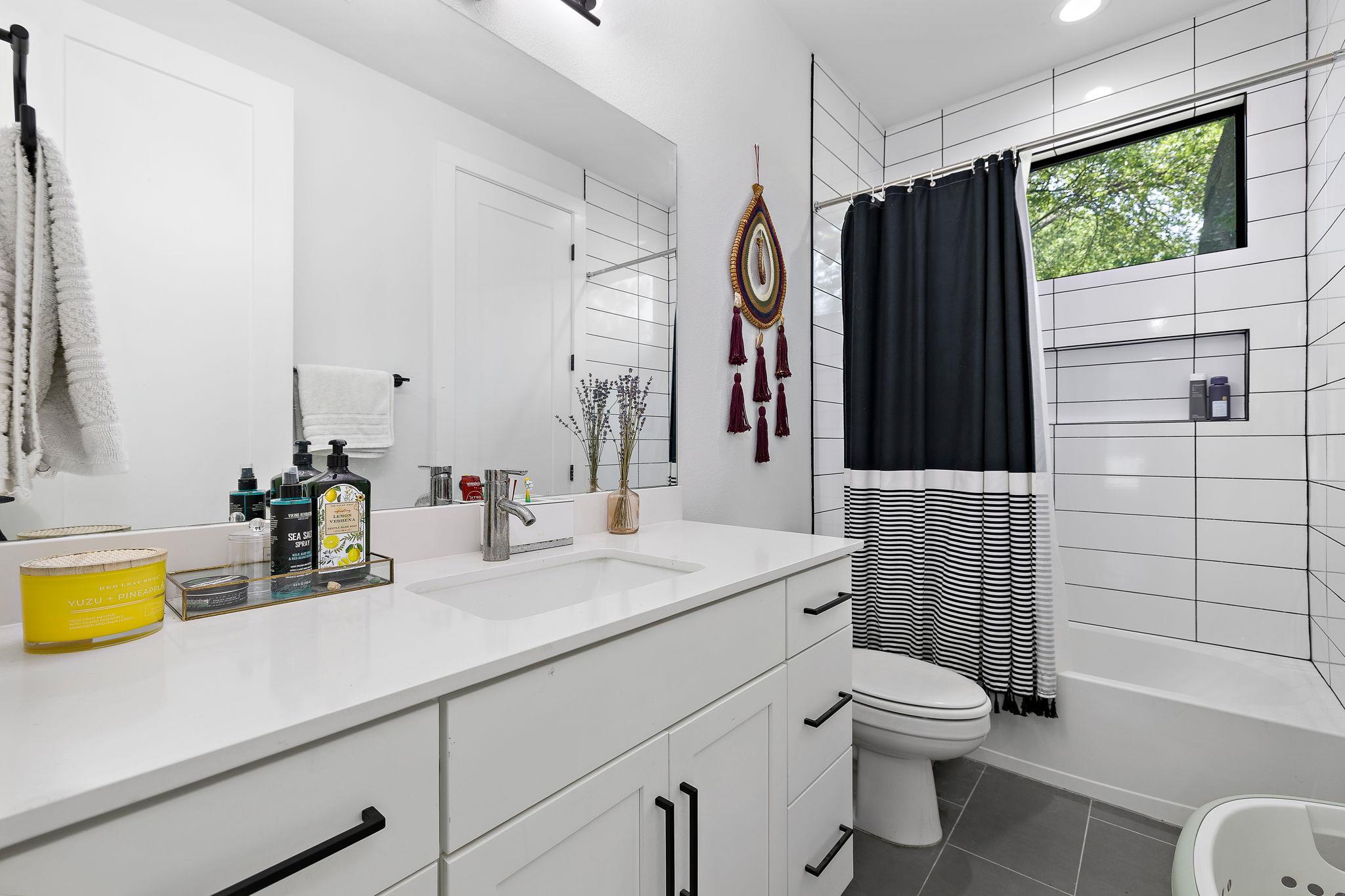 408 W Odell St # 2, Austin, TX 78752