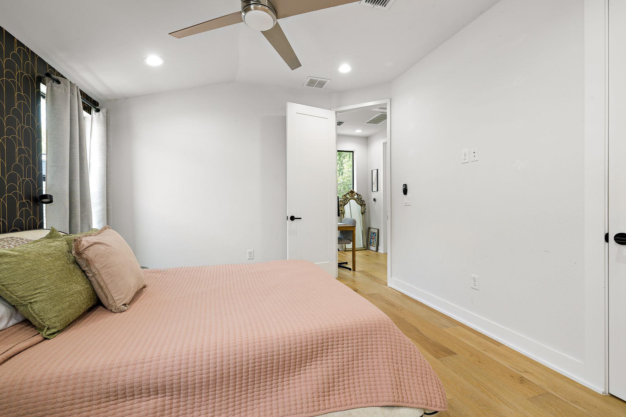 408 W Odell St # 2, Austin, TX 78752