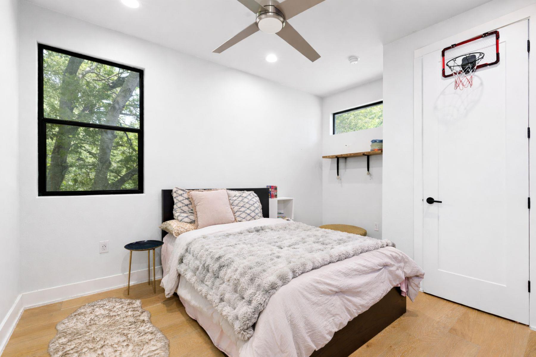 408 W Odell St # 2, Austin, TX 78752