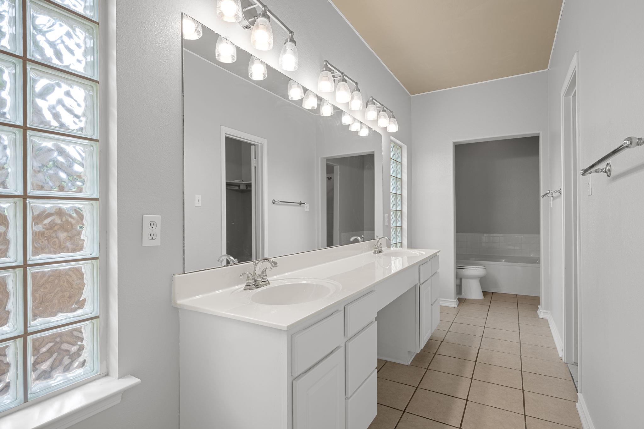 1010 Del Roy Dr, Cedar Park, TX 78613