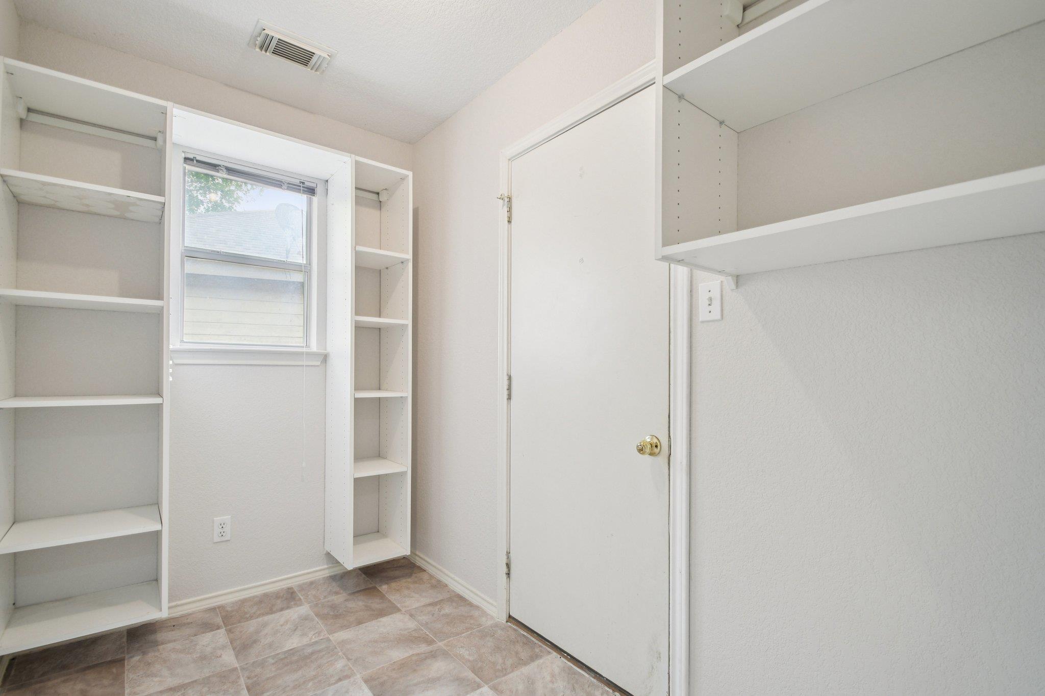 604 Clyde Ct, San Marcos, TX 78666