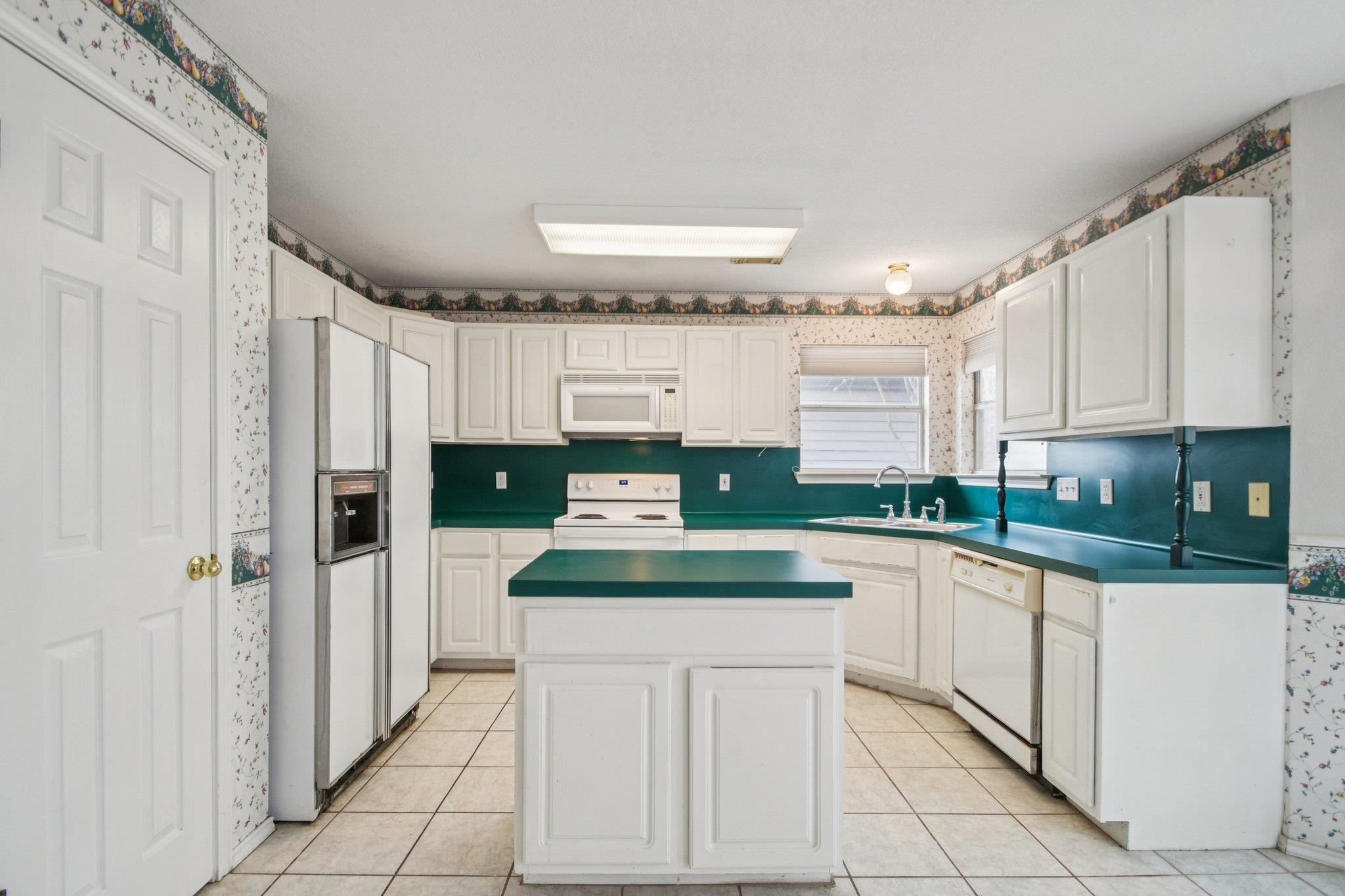 604 Clyde Ct, San Marcos, TX 78666