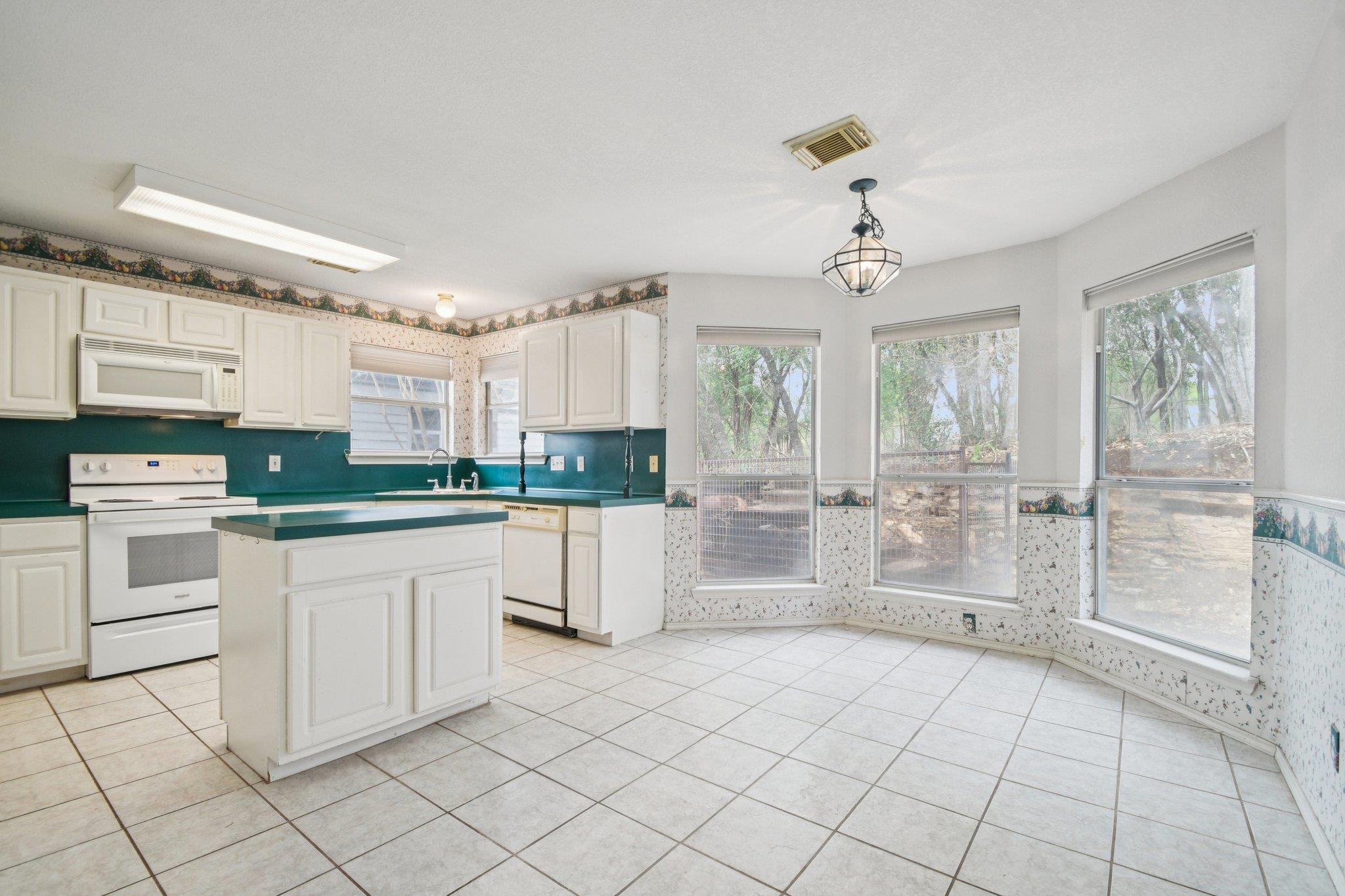 604 Clyde Ct, San Marcos, TX 78666