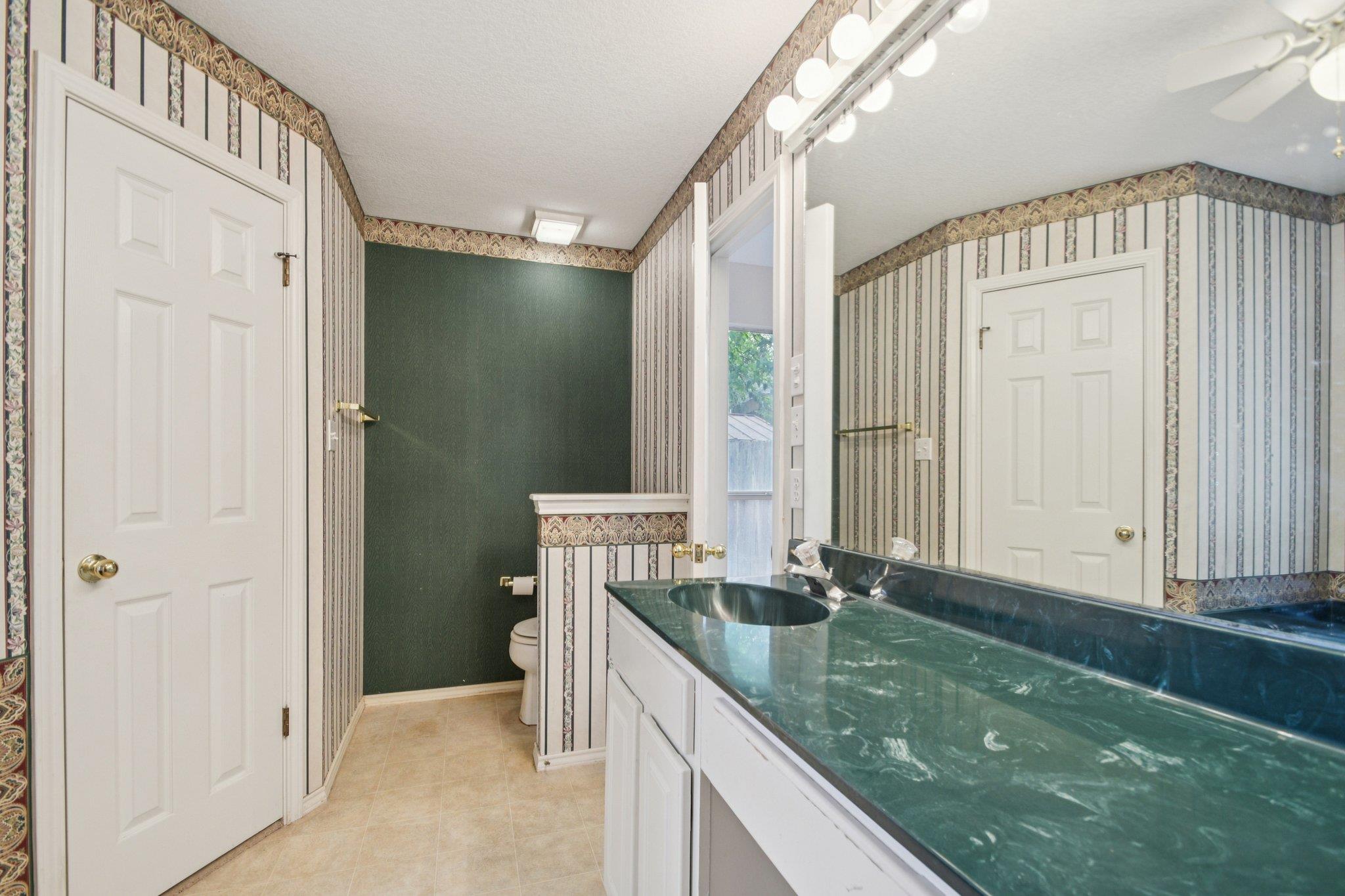 604 Clyde Ct, San Marcos, TX 78666