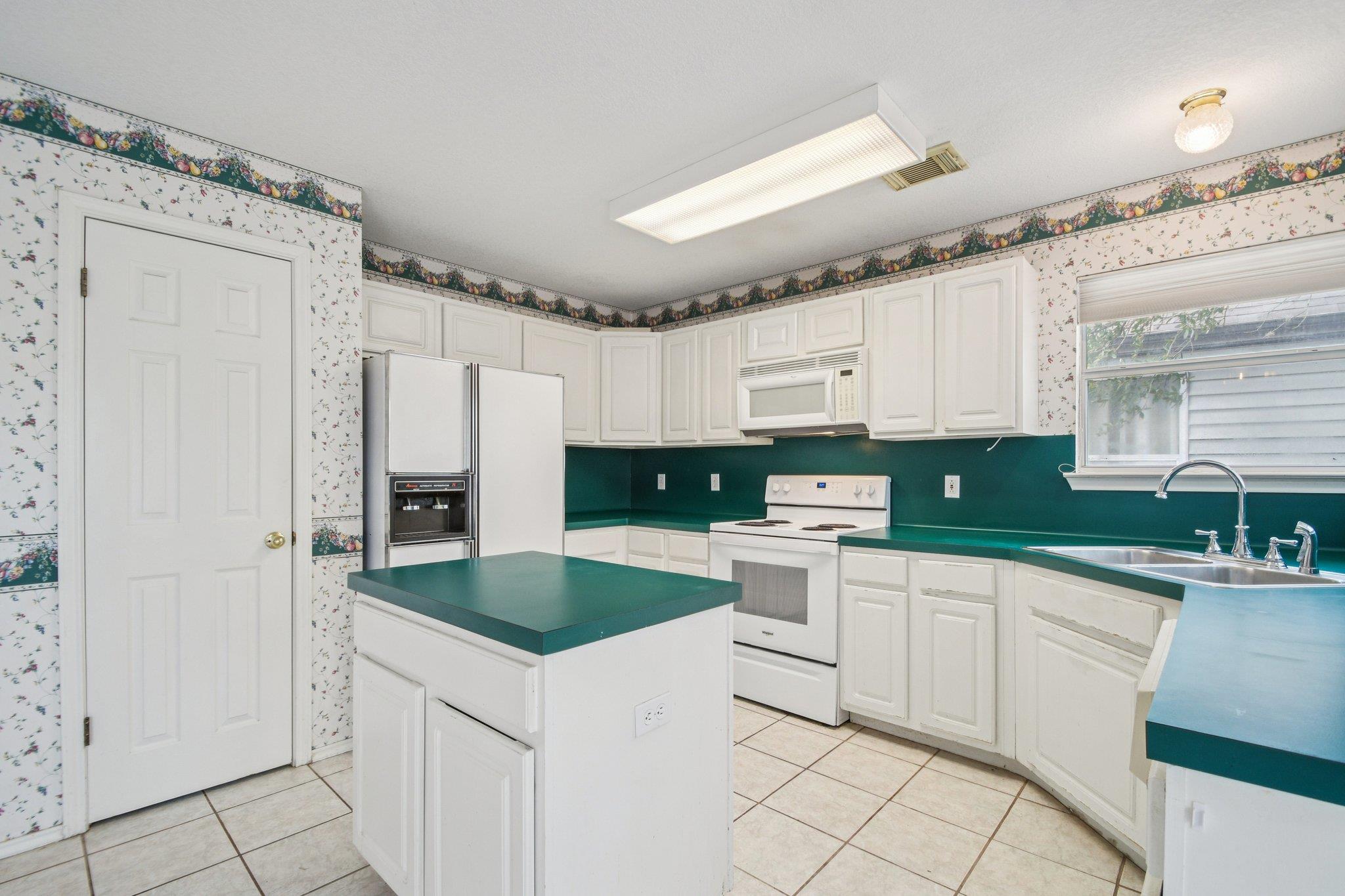 604 Clyde Ct, San Marcos, TX 78666