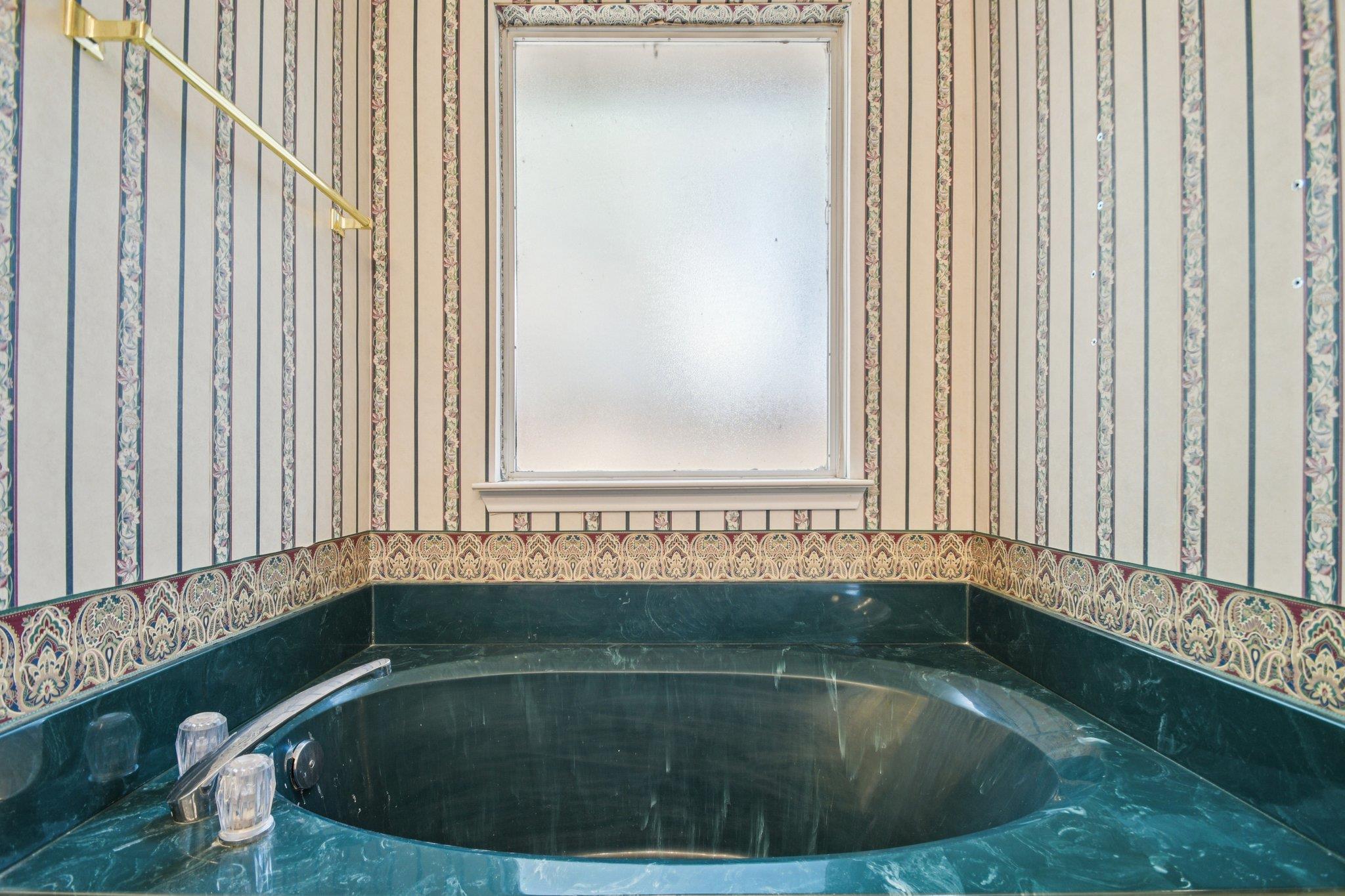 604 Clyde Ct, San Marcos, TX 78666