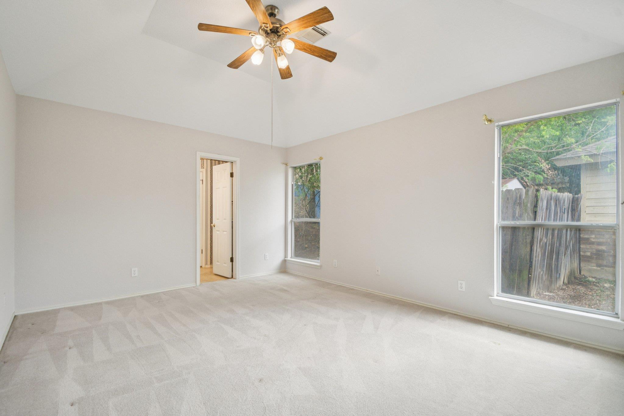 604 Clyde Ct, San Marcos, TX 78666