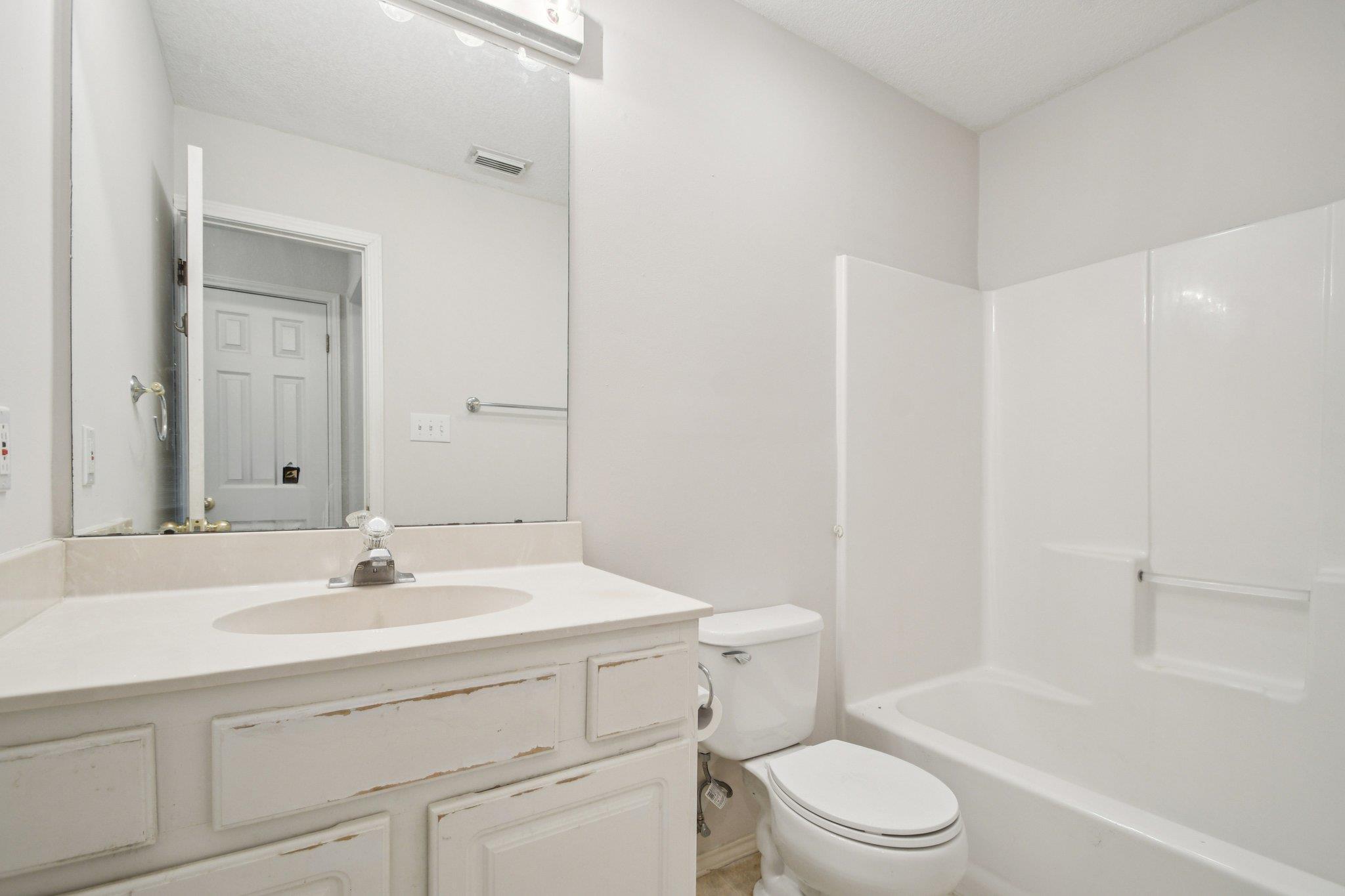 604 Clyde Ct, San Marcos, TX 78666