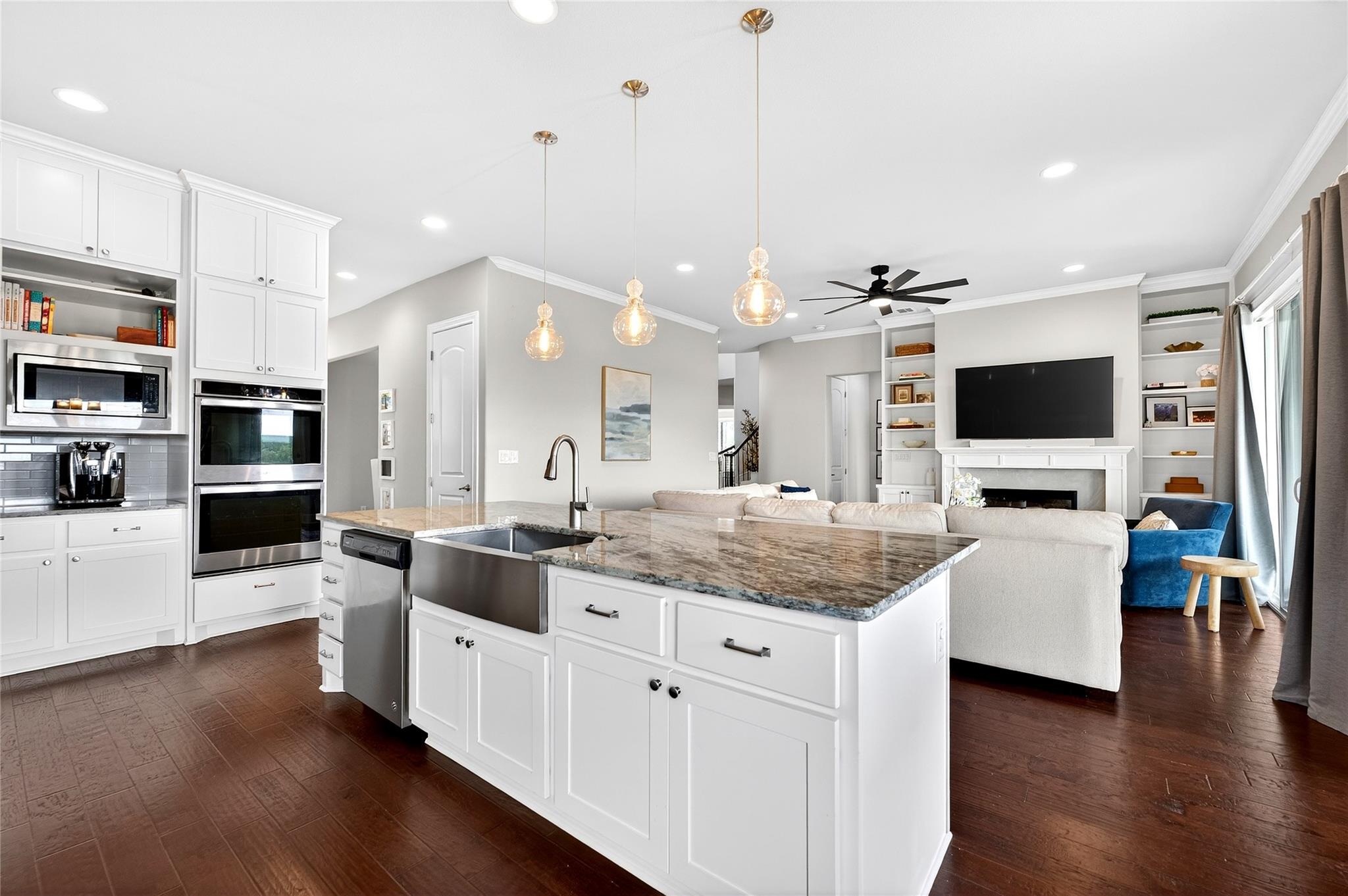 907 Valley View Dr, Leander, TX 78641