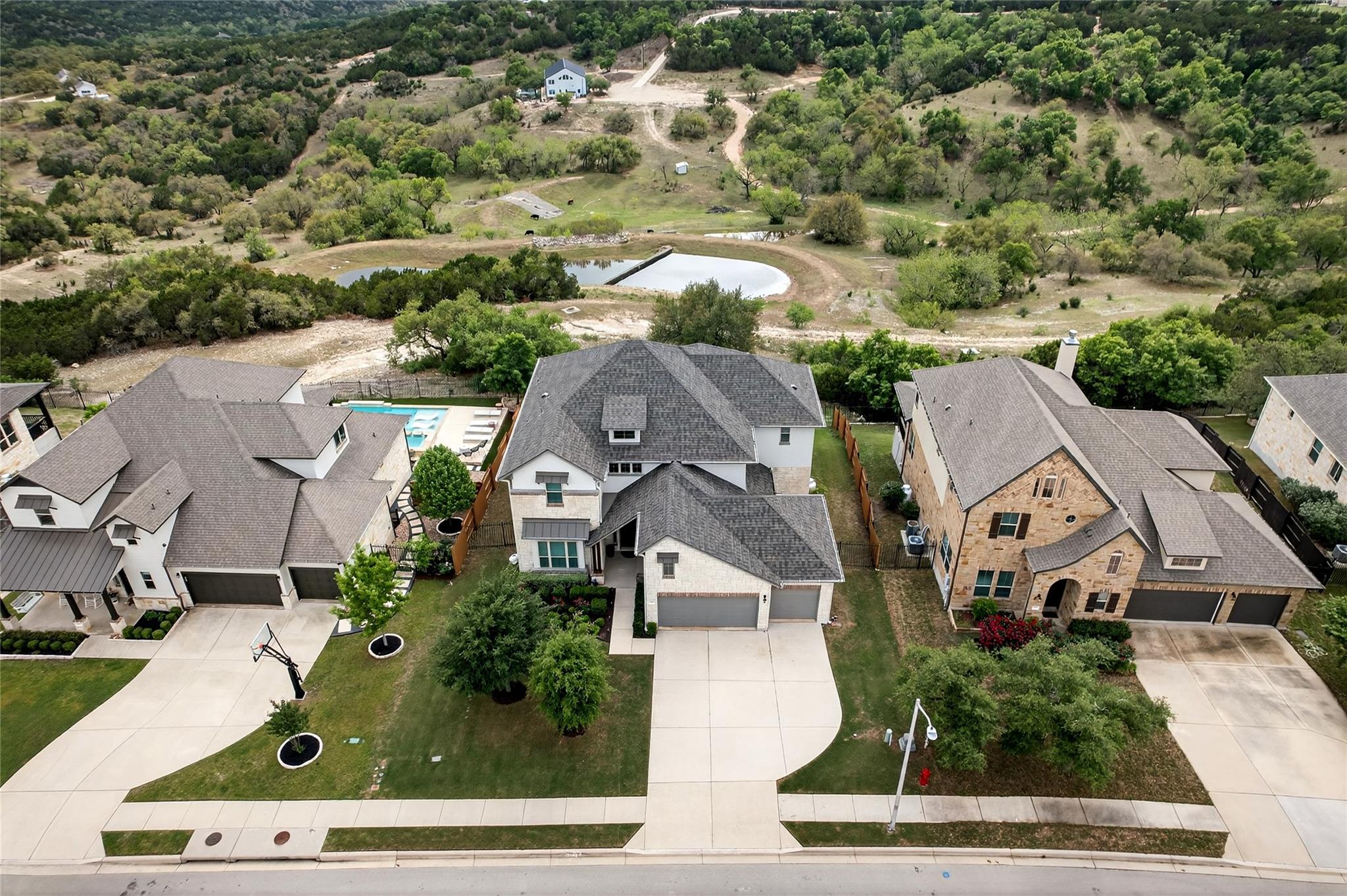 907 Valley View Dr, Leander, TX 78641