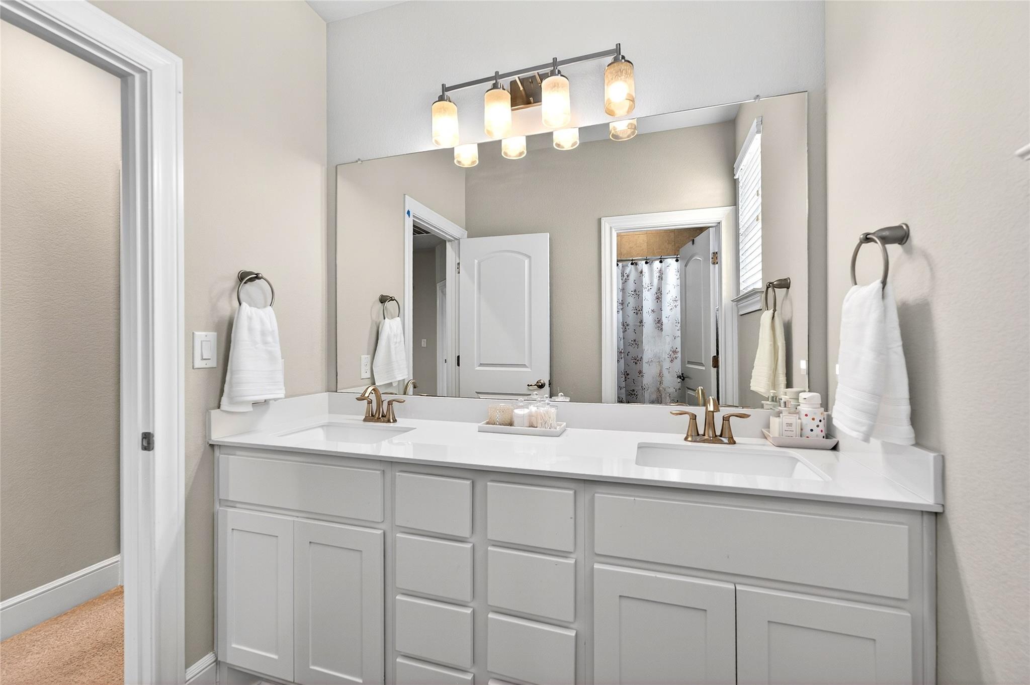 907 Valley View Dr, Leander, TX 78641