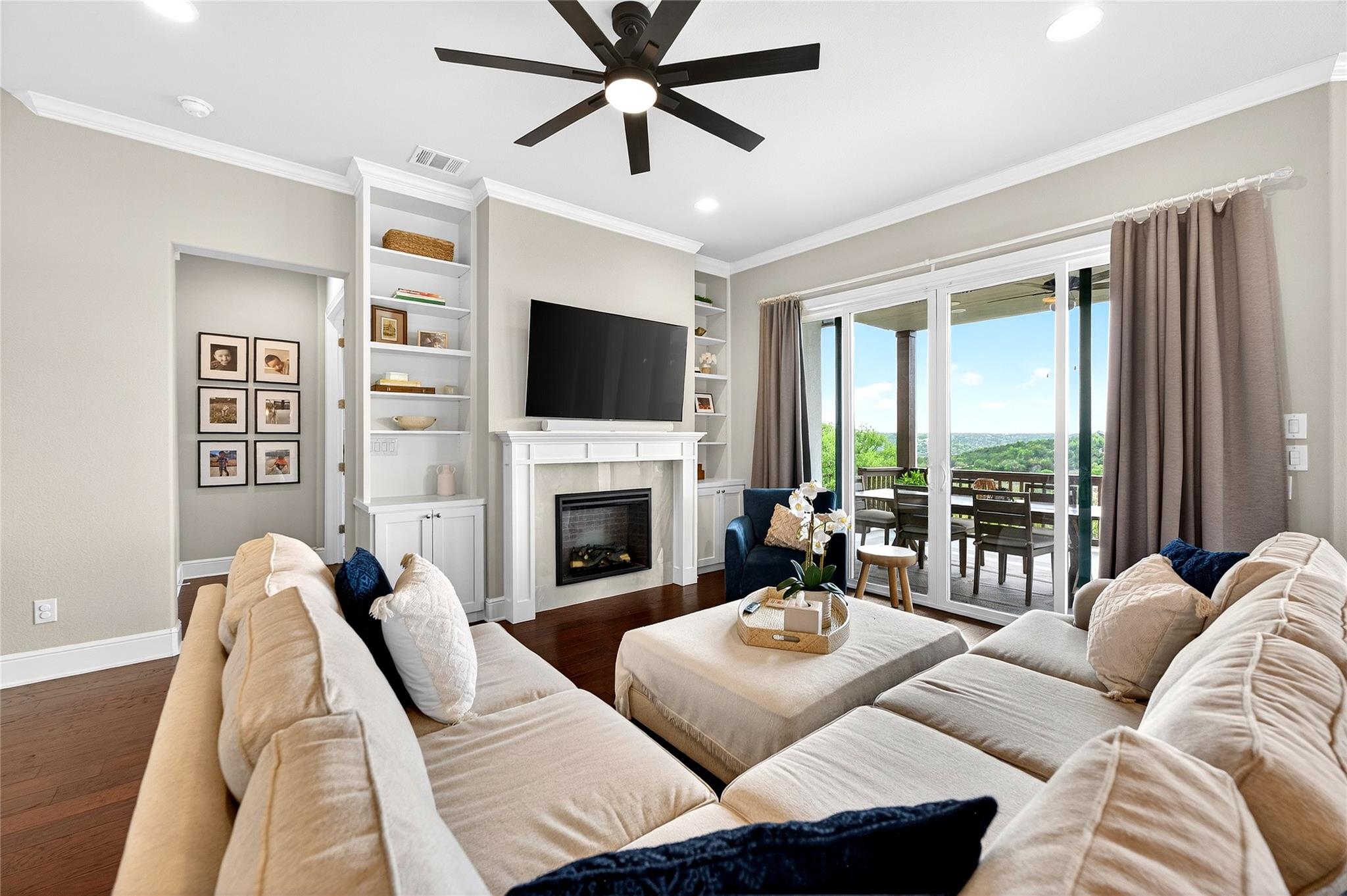 907 Valley View Dr, Leander, TX 78641