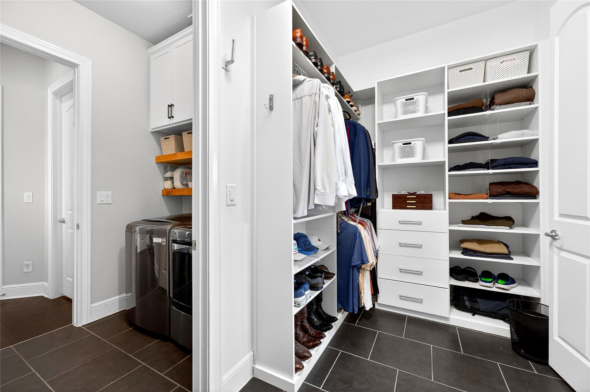 907 Valley View Dr, Leander, TX 78641