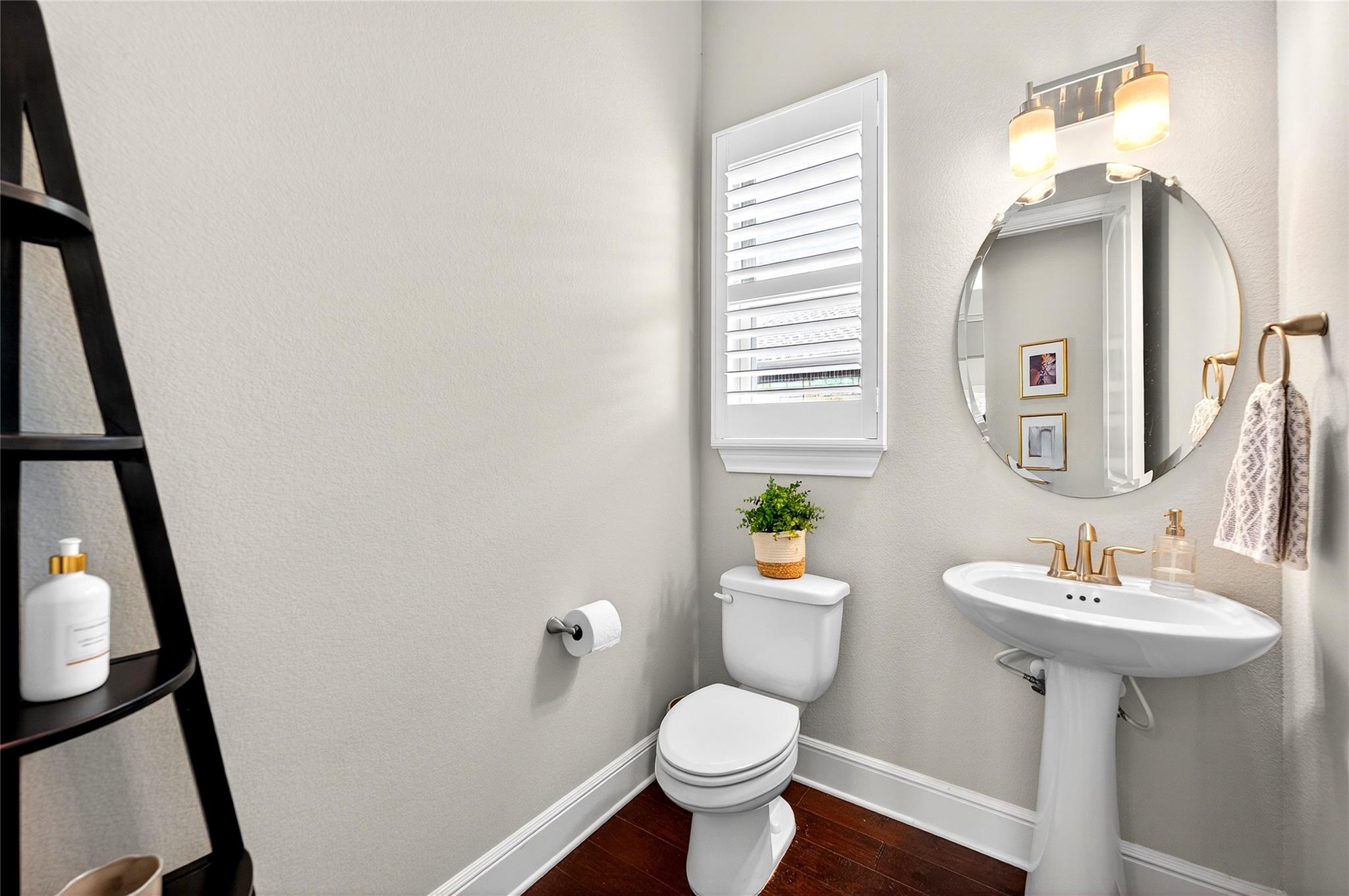 907 Valley View Dr, Leander, TX 78641