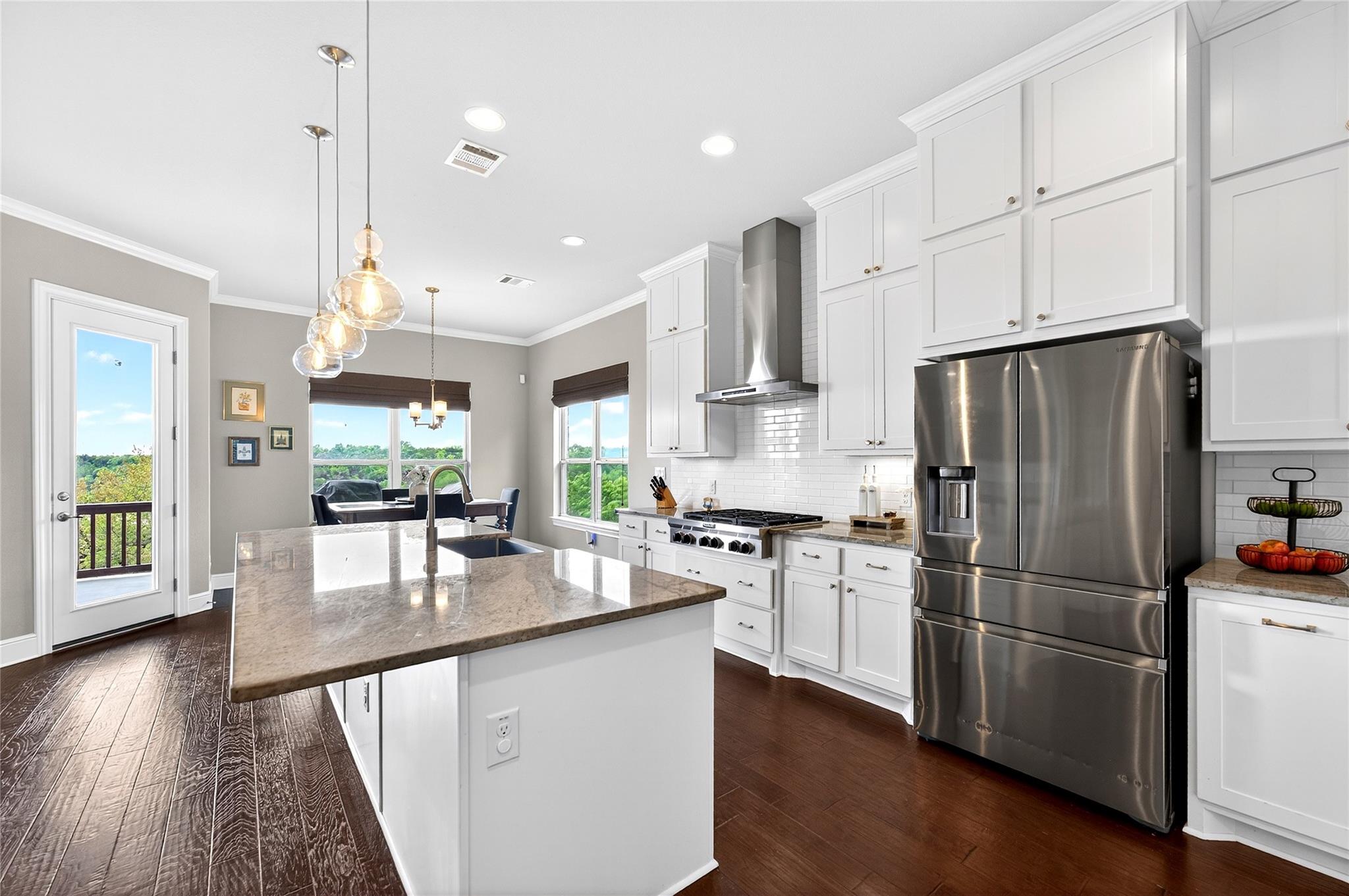 907 Valley View Dr, Leander, TX 78641