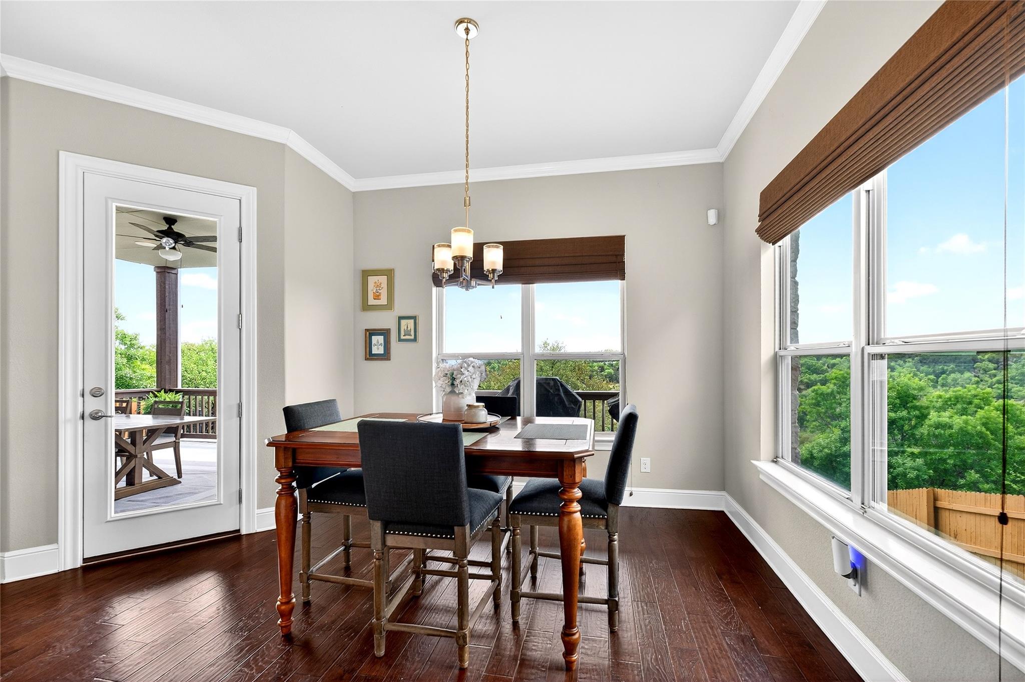 907 Valley View Dr, Leander, TX 78641