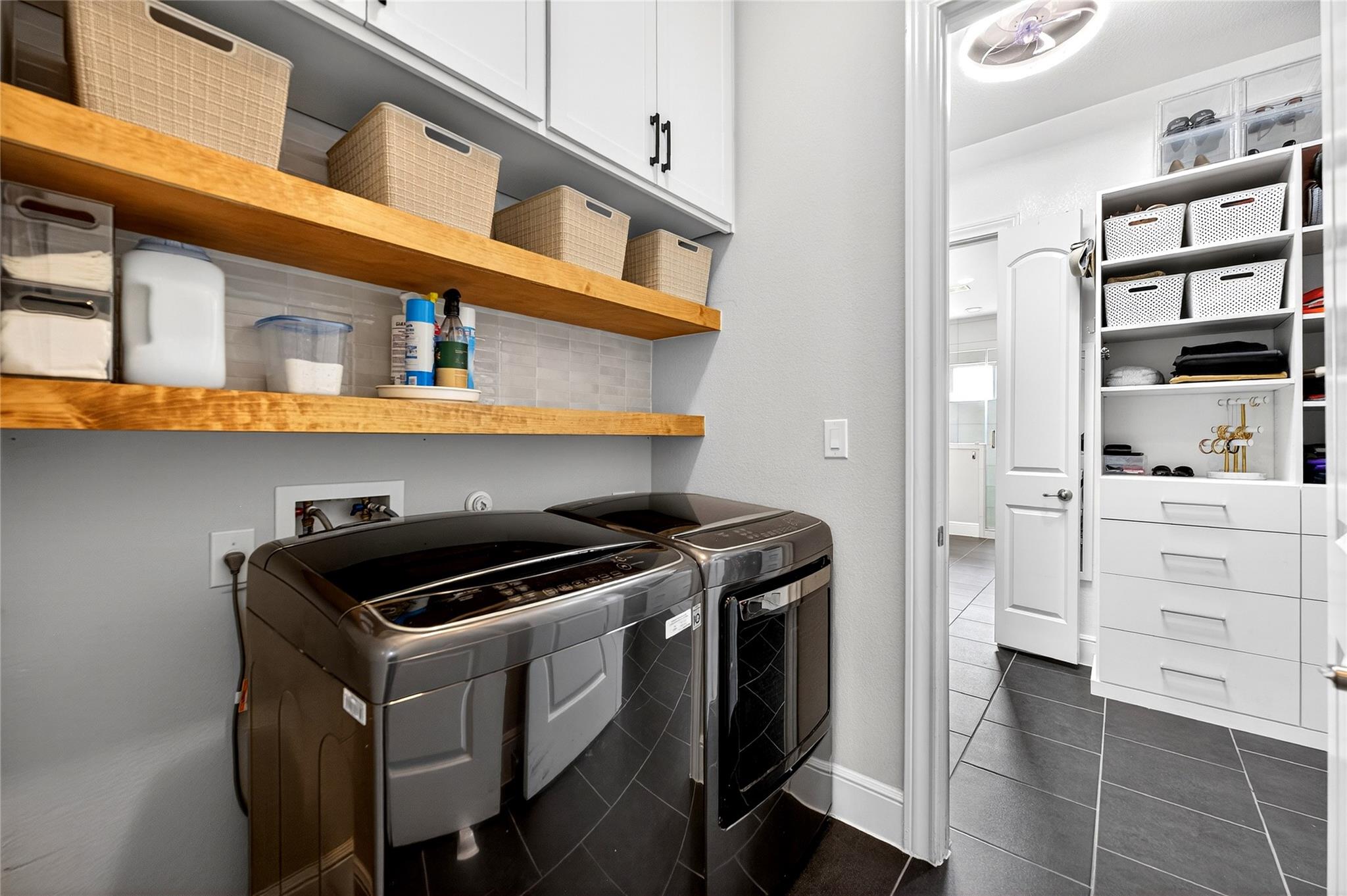 907 Valley View Dr, Leander, TX 78641