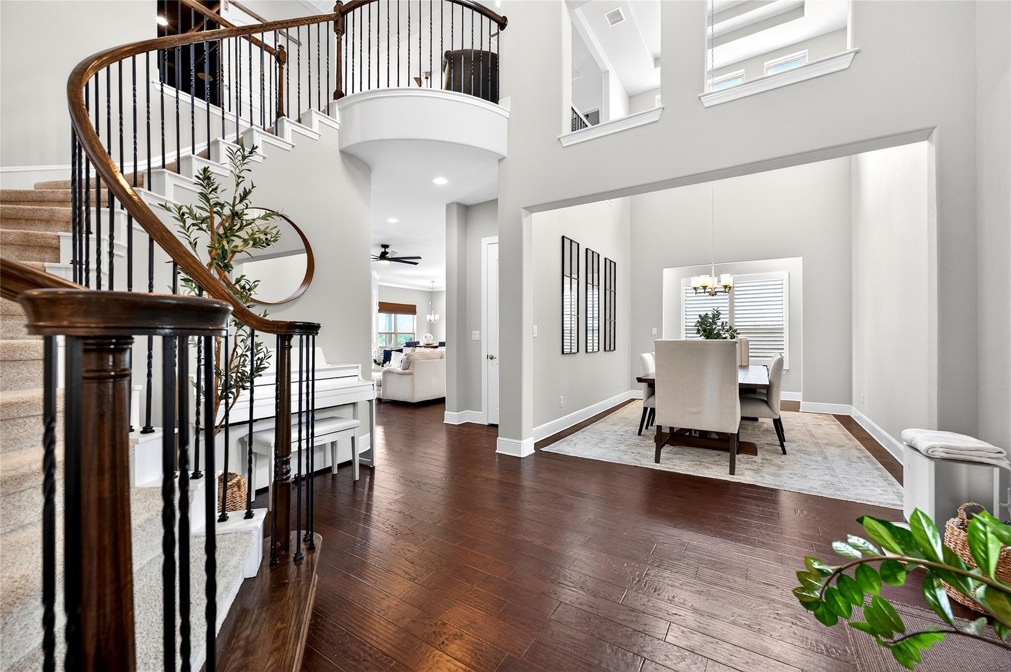 907 Valley View Dr, Leander, TX 78641