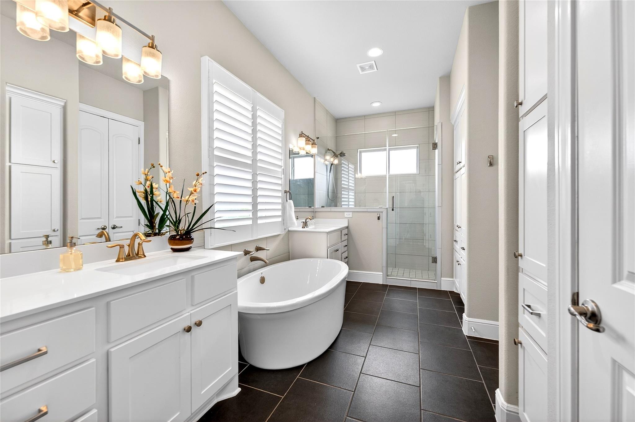 907 Valley View Dr, Leander, TX 78641