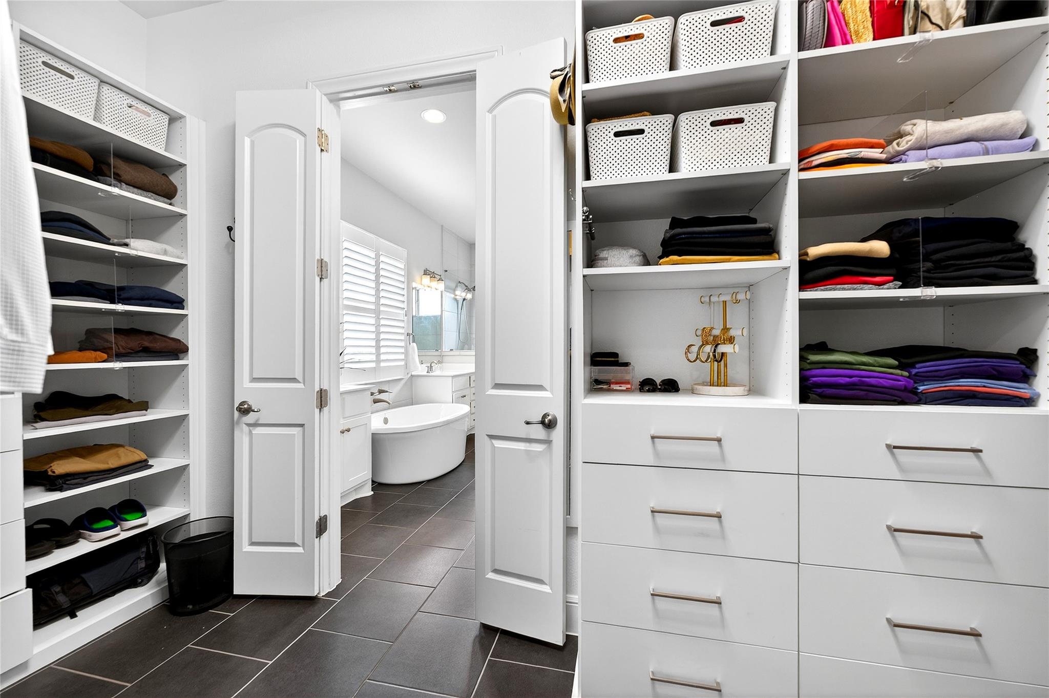 907 Valley View Dr, Leander, TX 78641